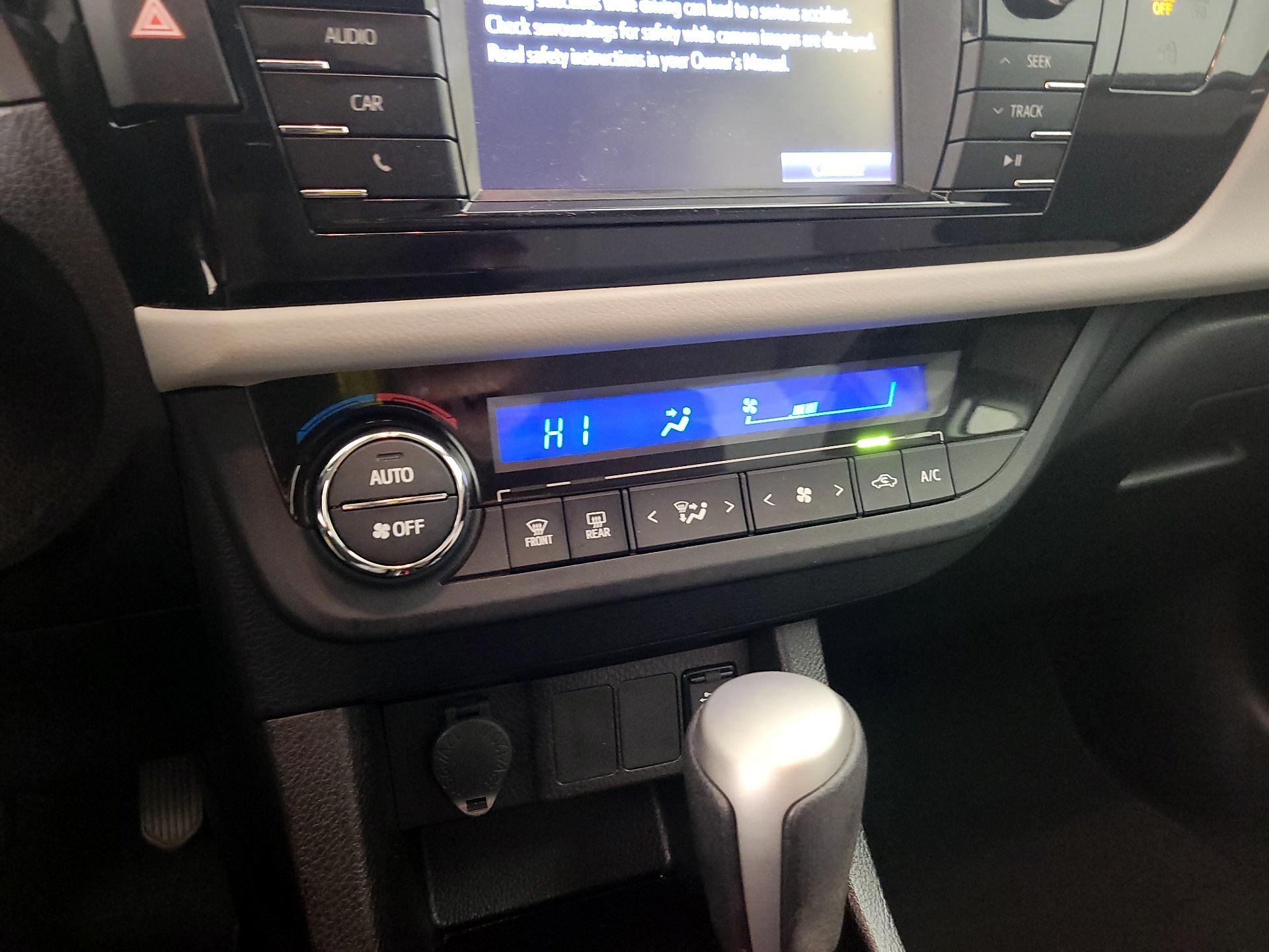 Thumbnail: 2016 Toyota Corolla - 16