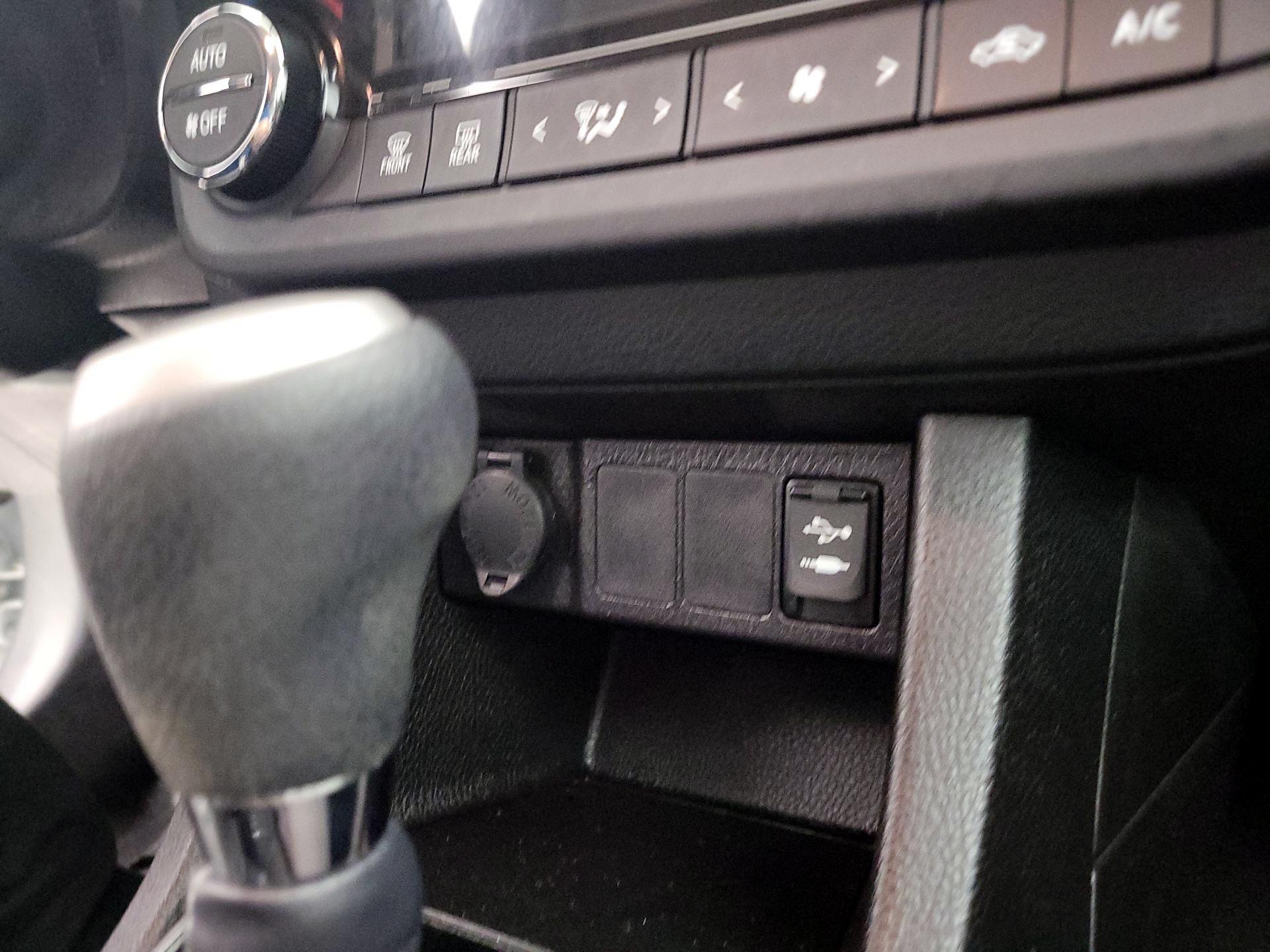 Thumbnail: 2016 Toyota Corolla - 18