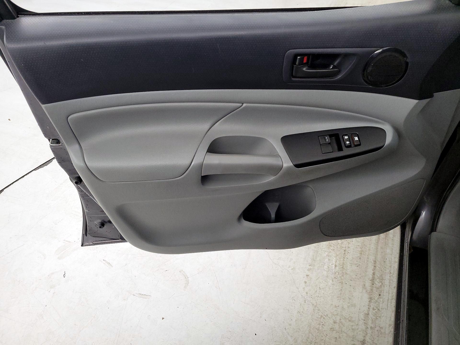 Thumbnail: 2014 Toyota Tacoma - 12