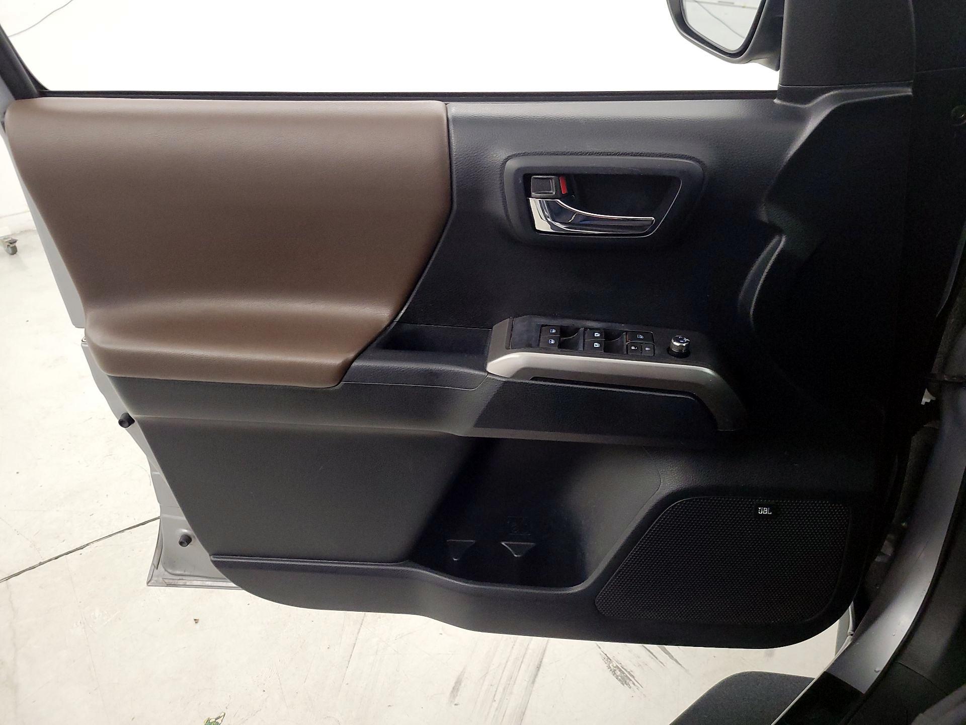 Thumbnail: 2017 Toyota Tacoma - 12