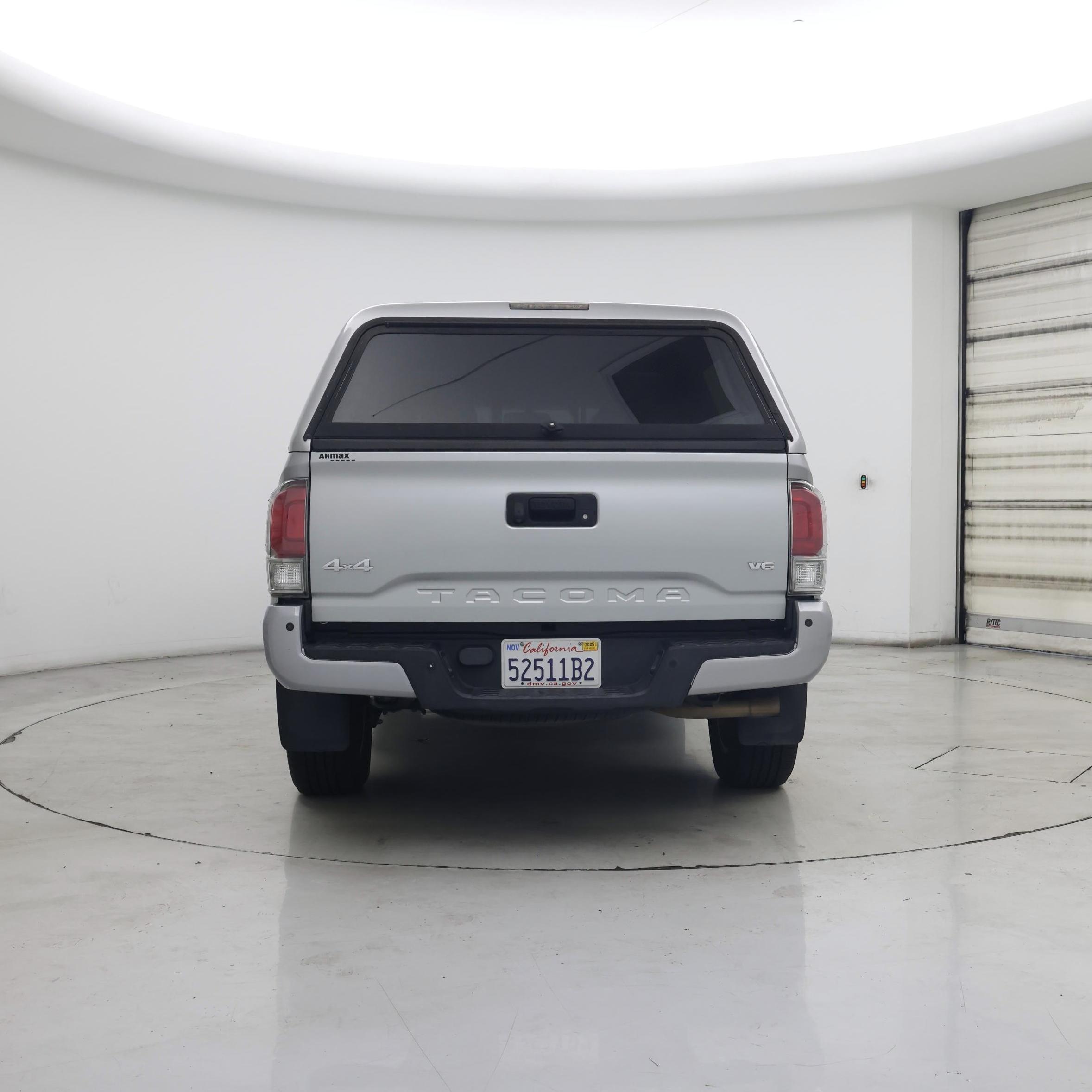 Thumbnail: 2017 Toyota Tacoma - 6