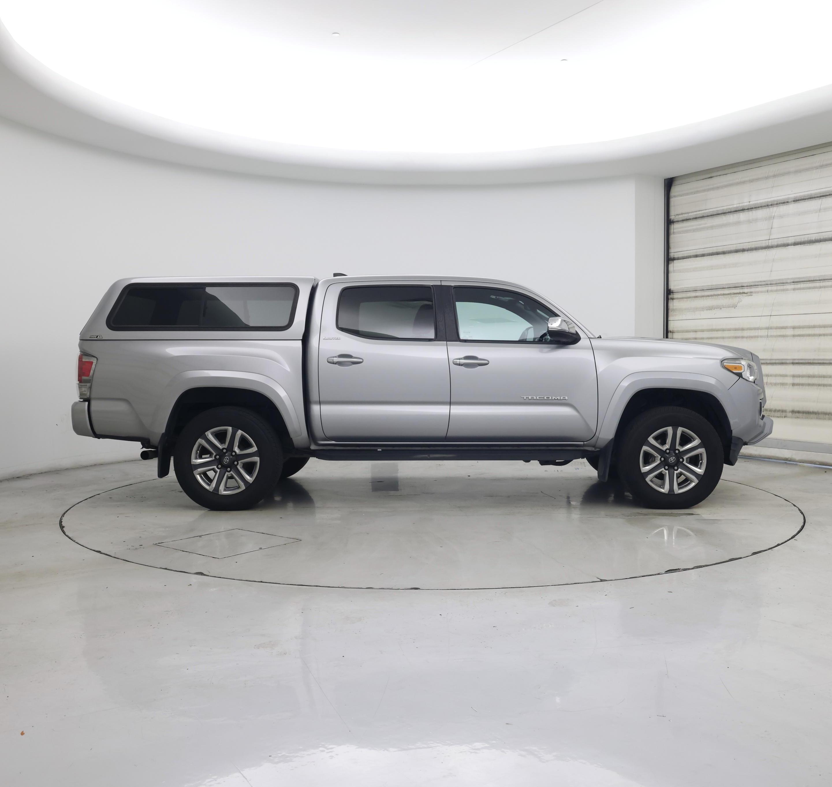 Thumbnail: 2017 Toyota Tacoma - 7