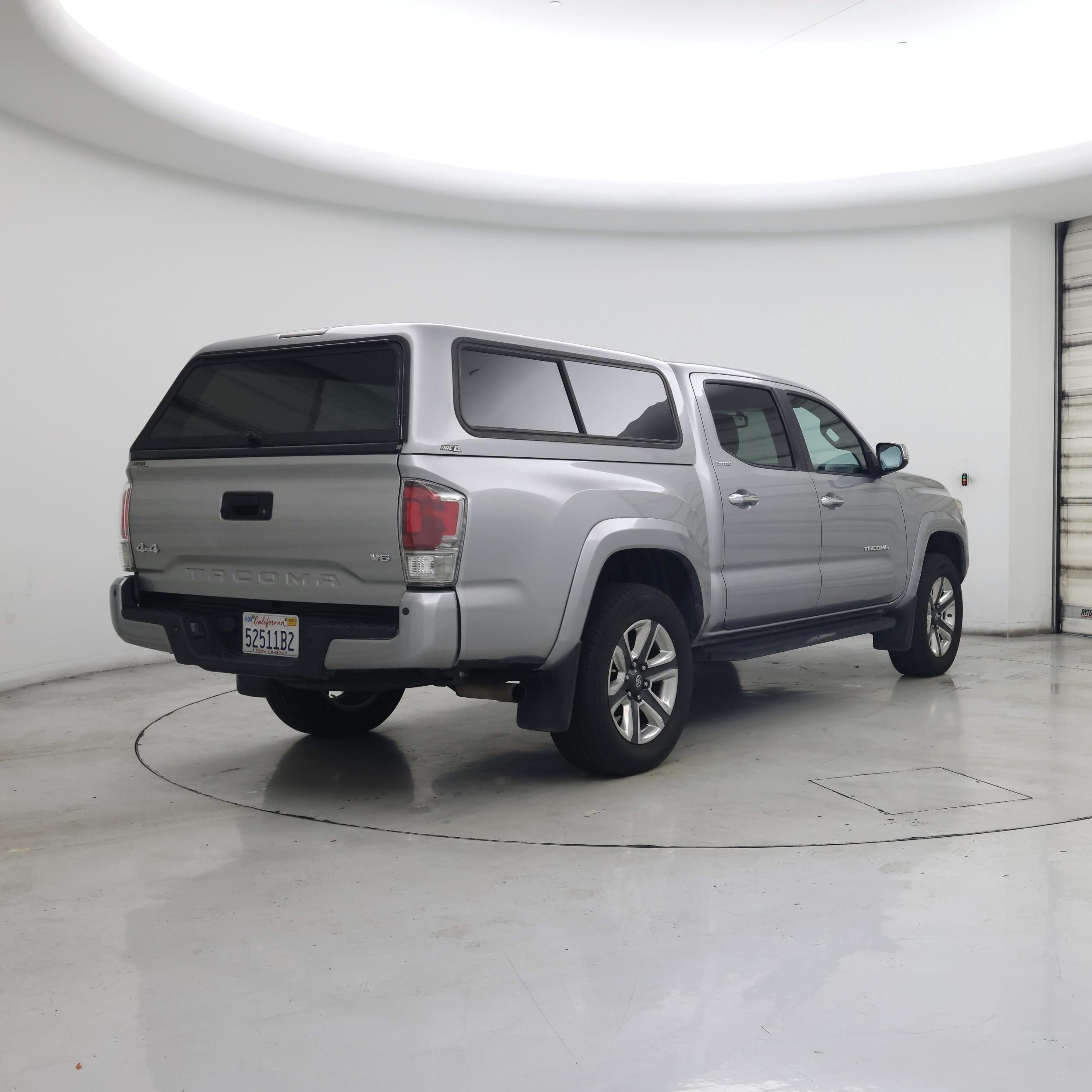 Thumbnail: 2017 Toyota Tacoma - 8