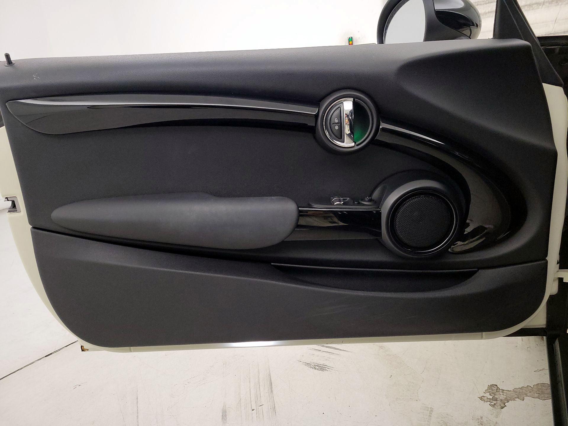 Thumbnail: 2016 MINI Cooper Hardtop - 12