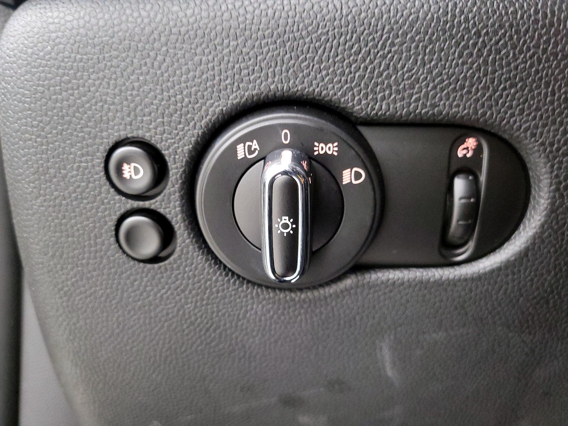 Thumbnail: 2016 MINI Cooper Hardtop - 13