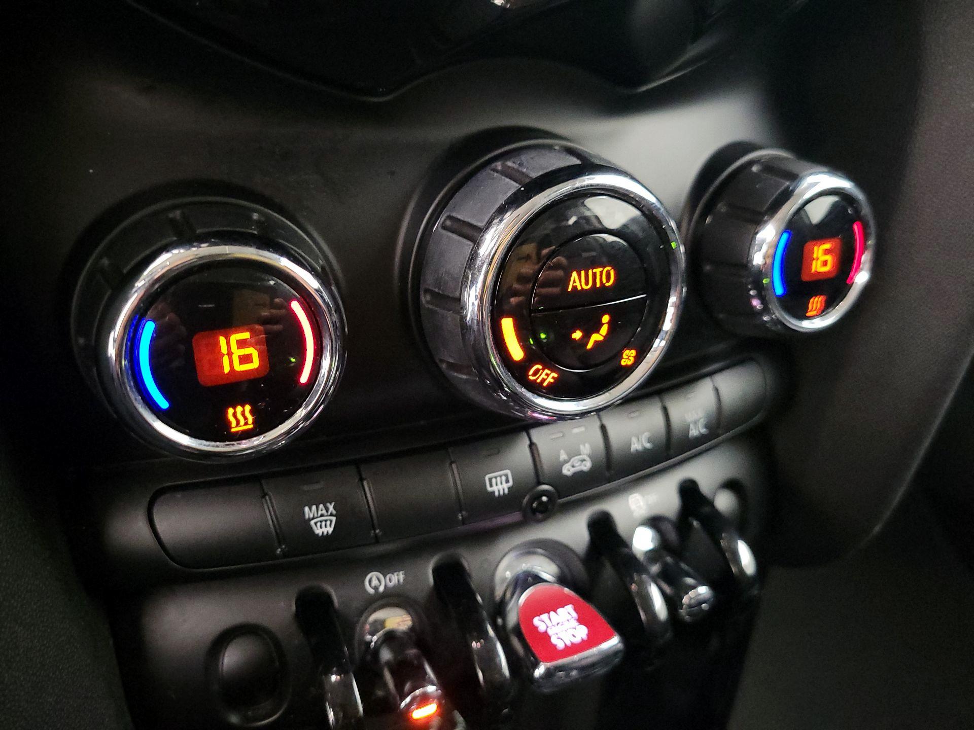 Thumbnail: 2016 MINI Cooper Hardtop - 16