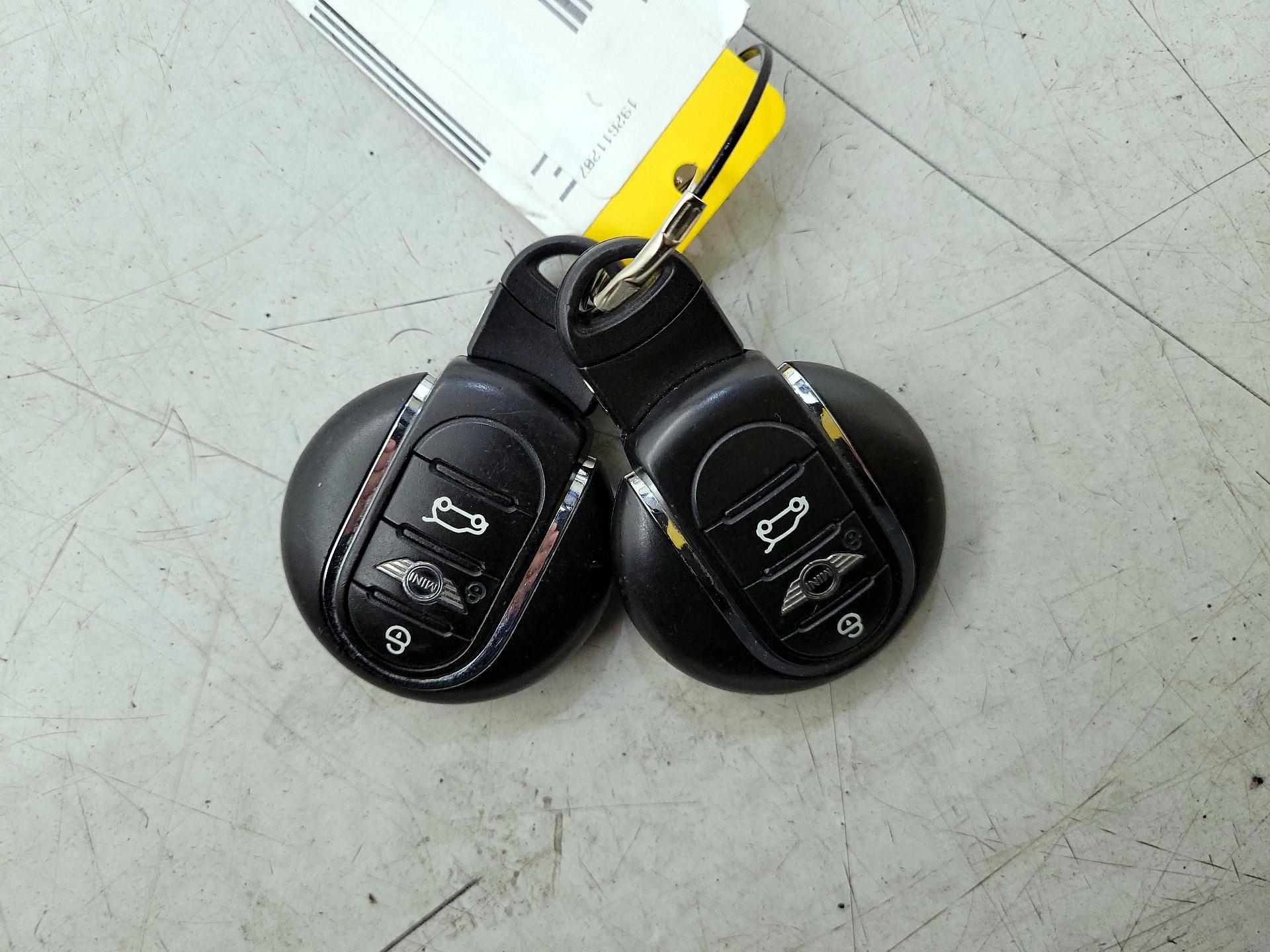 Thumbnail: 2016 MINI Cooper Hardtop - 20