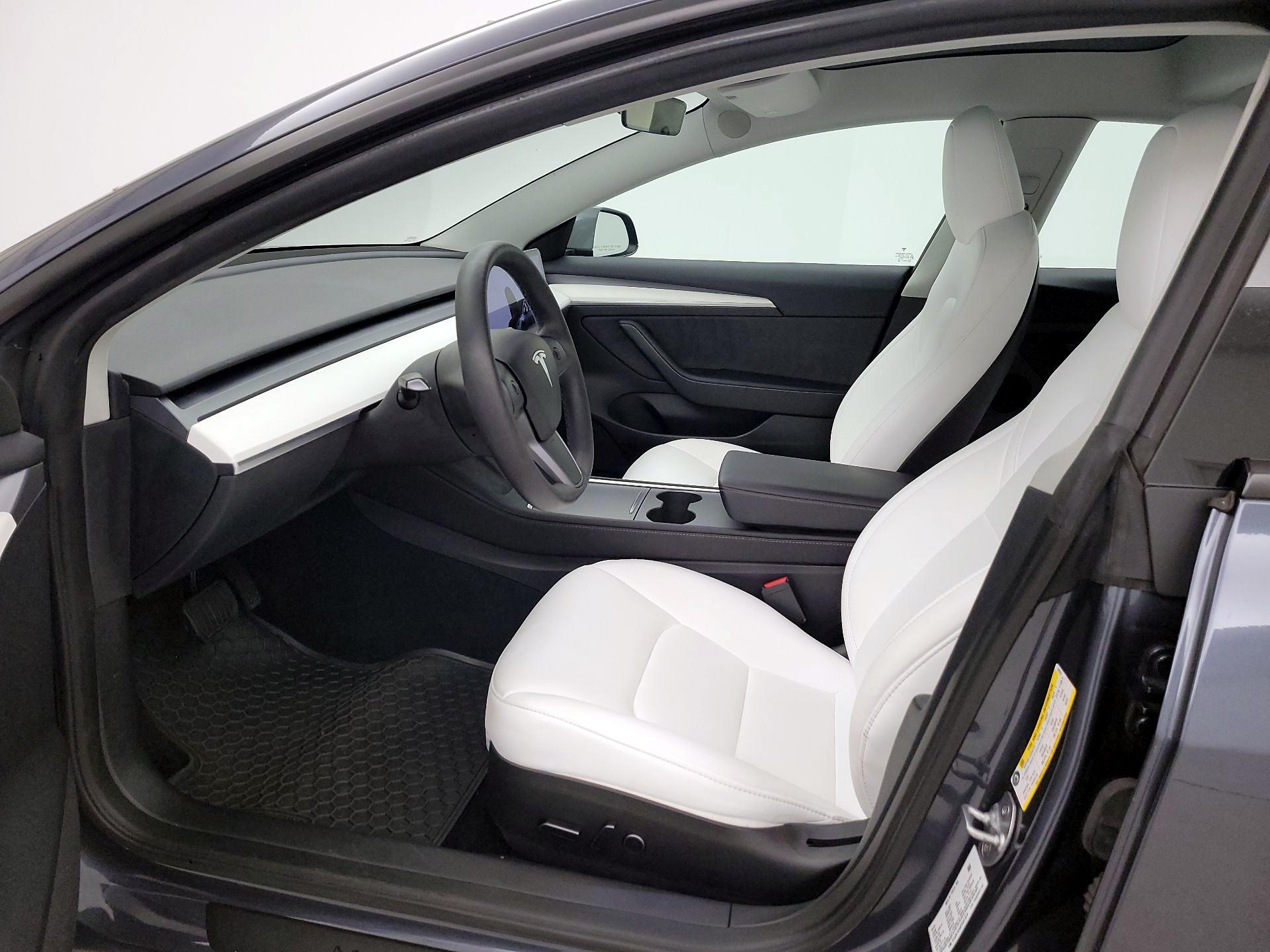 Thumbnail: 2023 Tesla Model 3 - 11