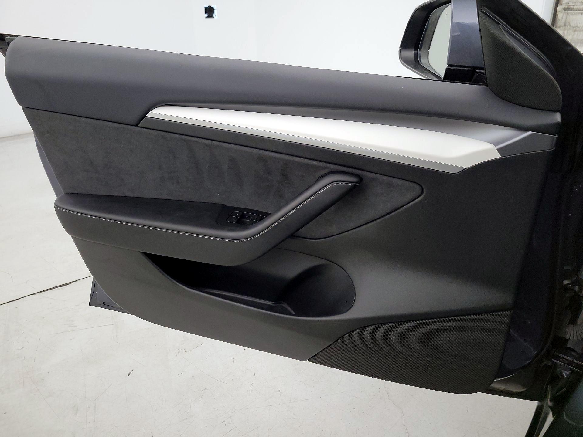 Thumbnail: 2023 Tesla Model 3 - 12