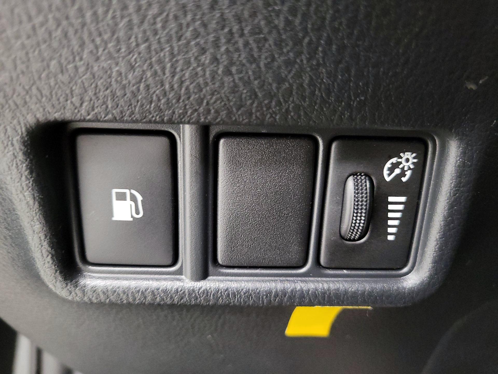 Thumbnail: 2022 Toyota C-HR - 13