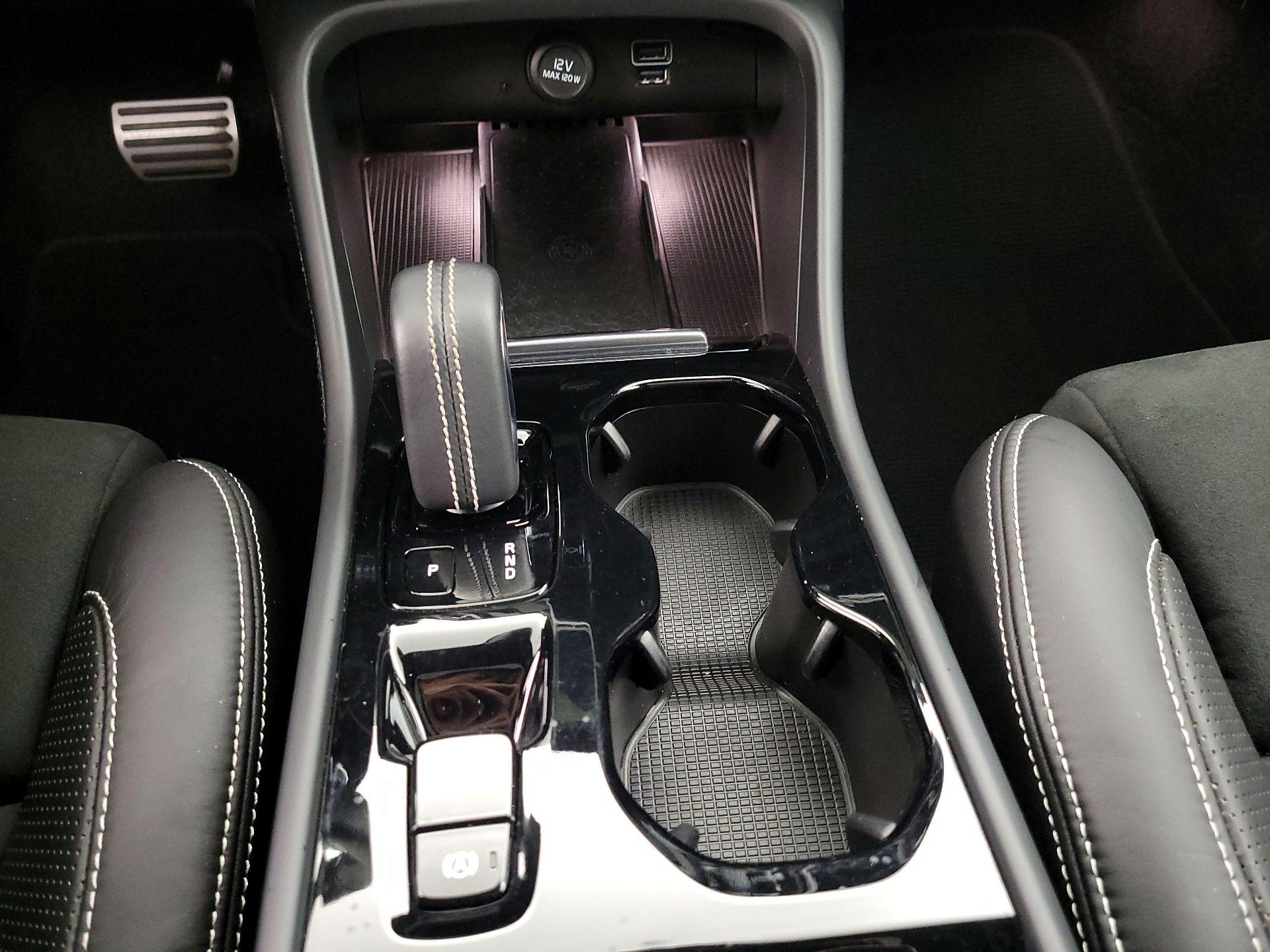 Thumbnail: 2020 Volvo XC40 - 17