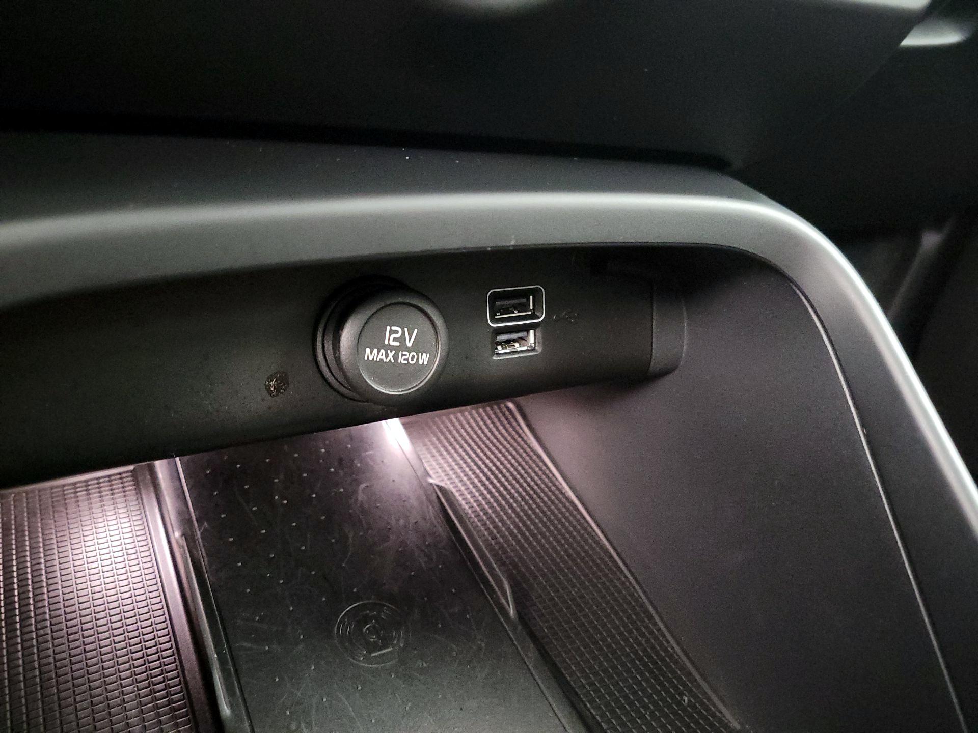 Thumbnail: 2020 Volvo XC40 - 18