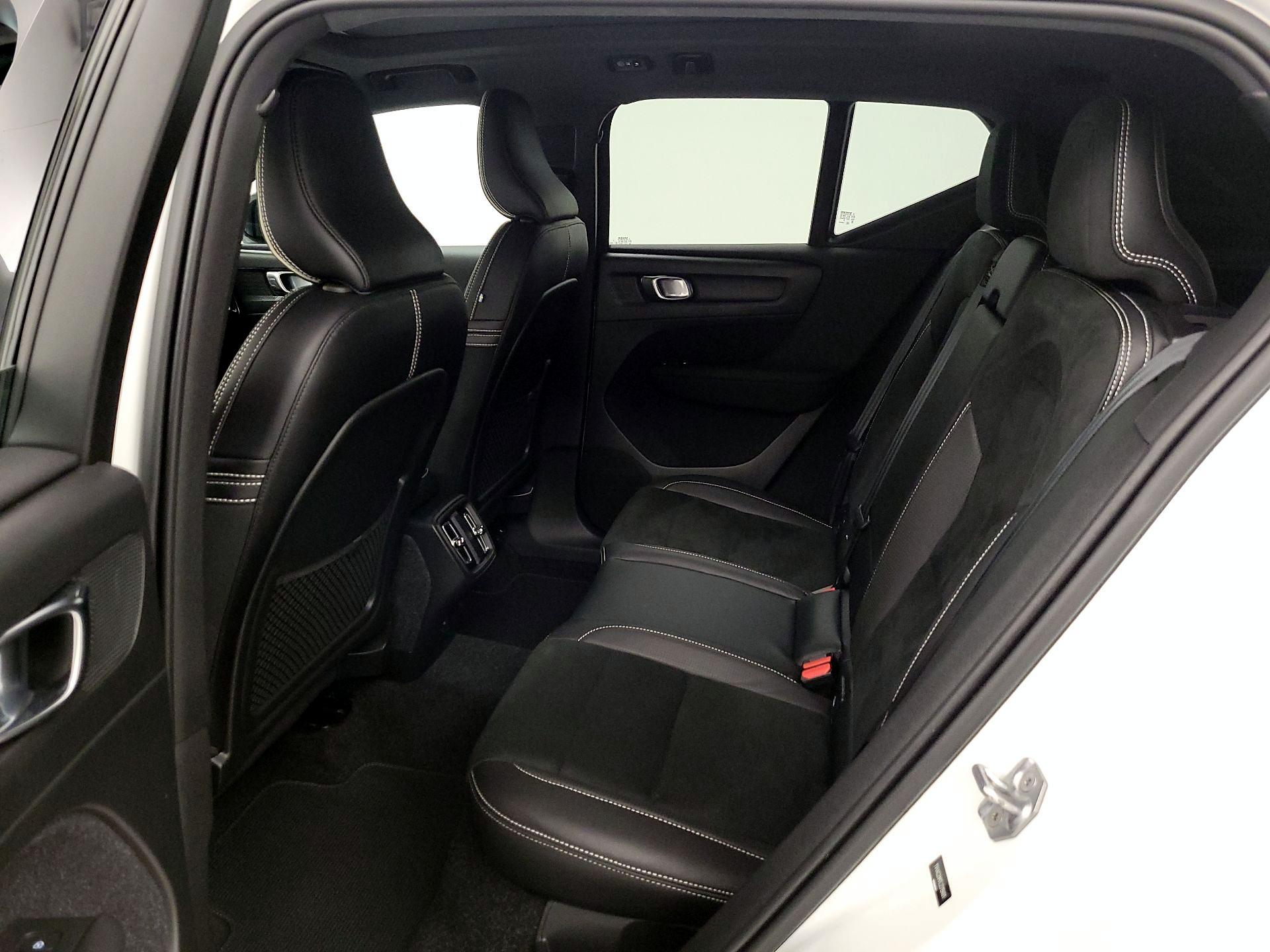 Thumbnail: 2020 Volvo XC40 - 20