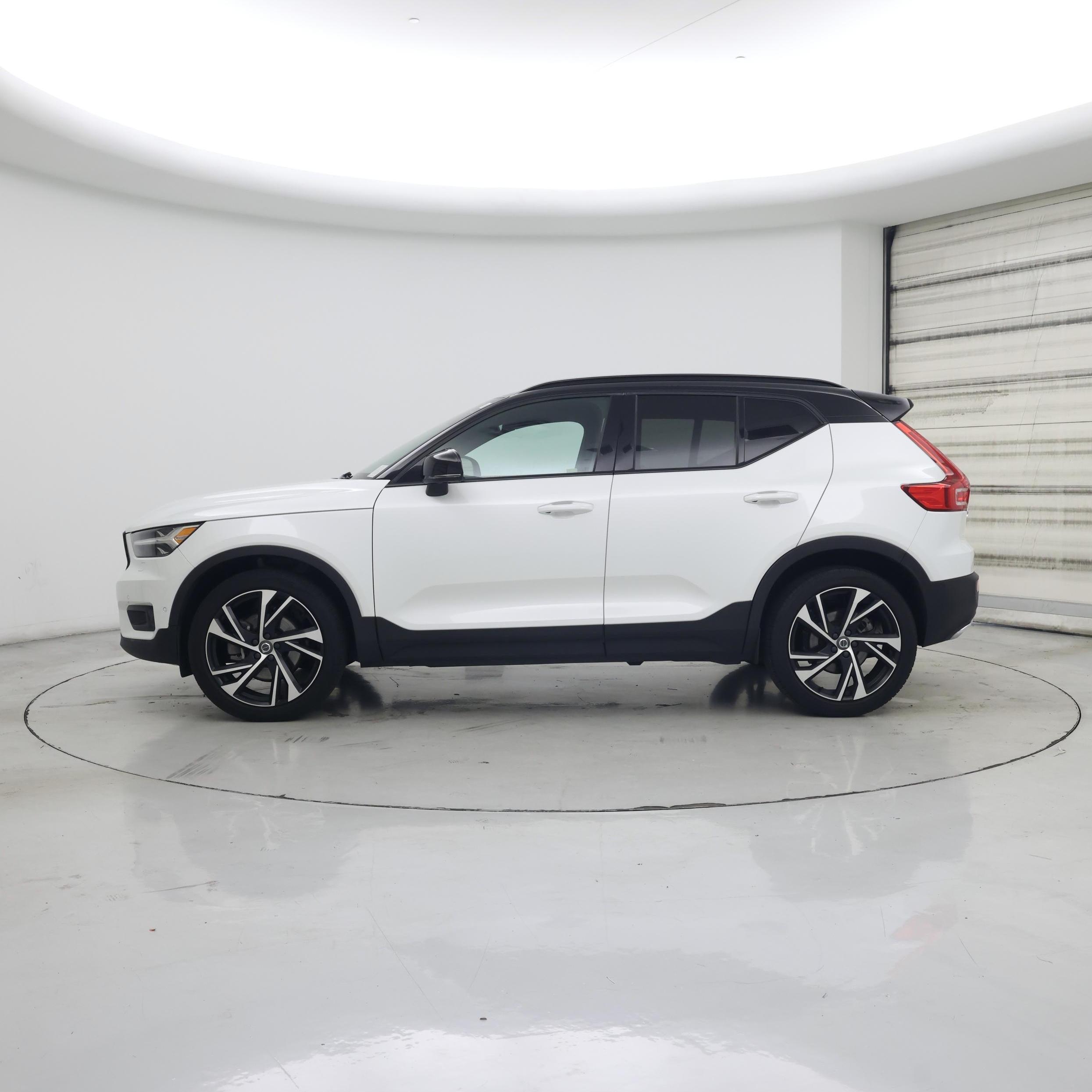 Thumbnail: 2020 Volvo XC40 - 3