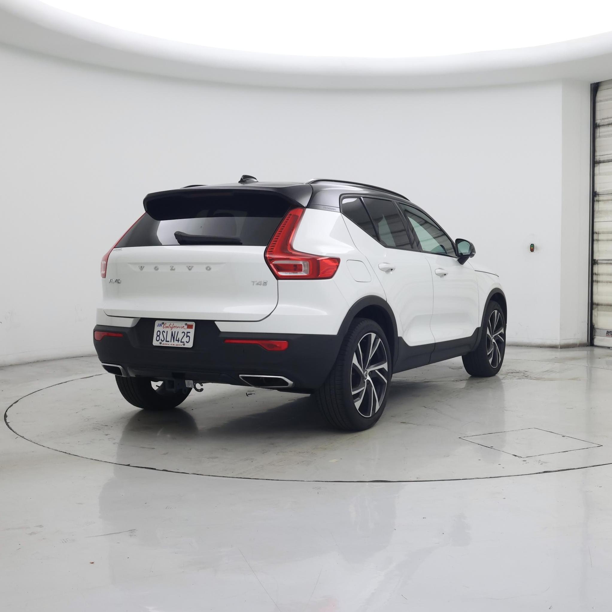 Thumbnail: 2020 Volvo XC40 - 8