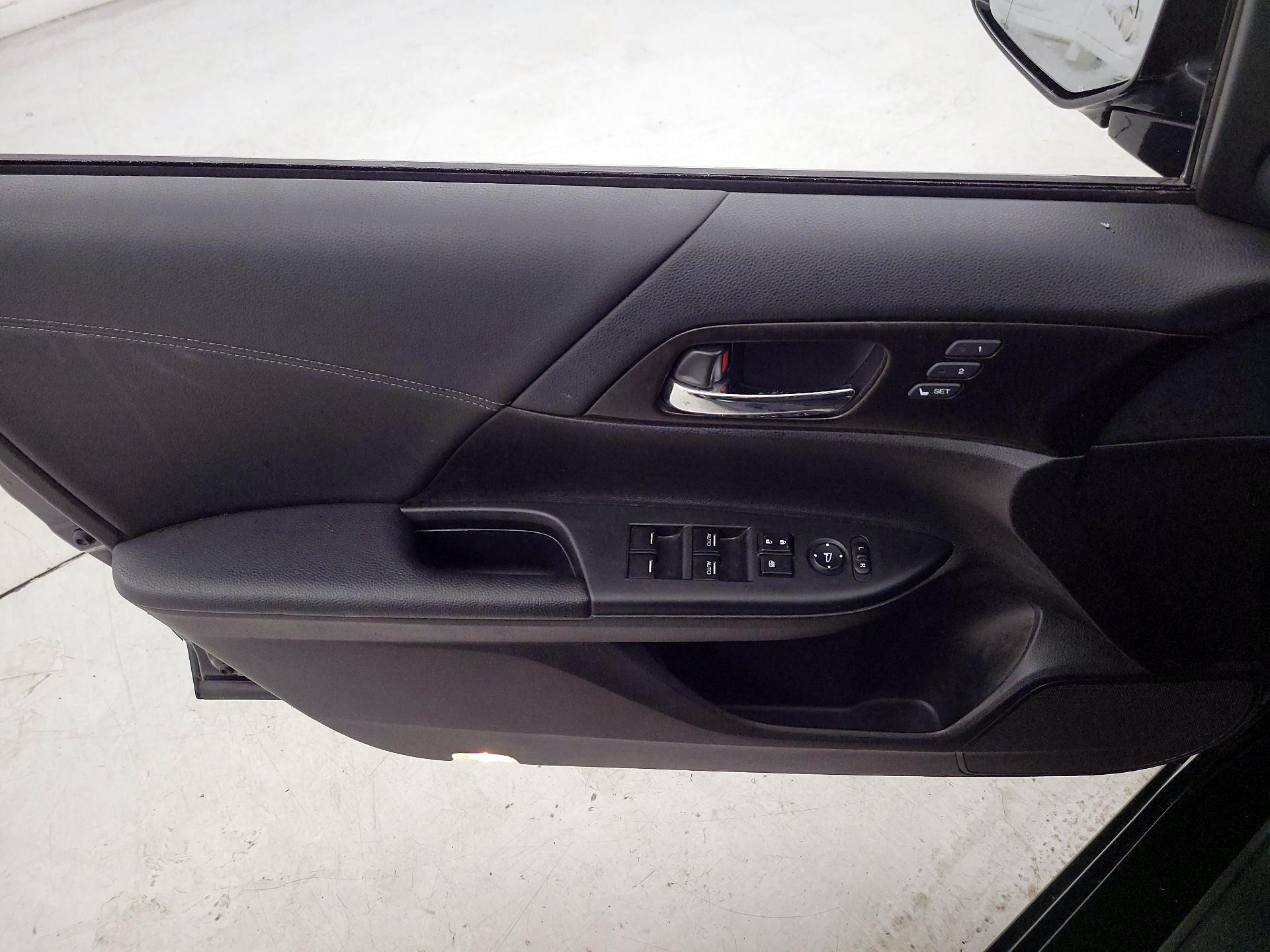 Thumbnail: 2015 Honda Accord - 12