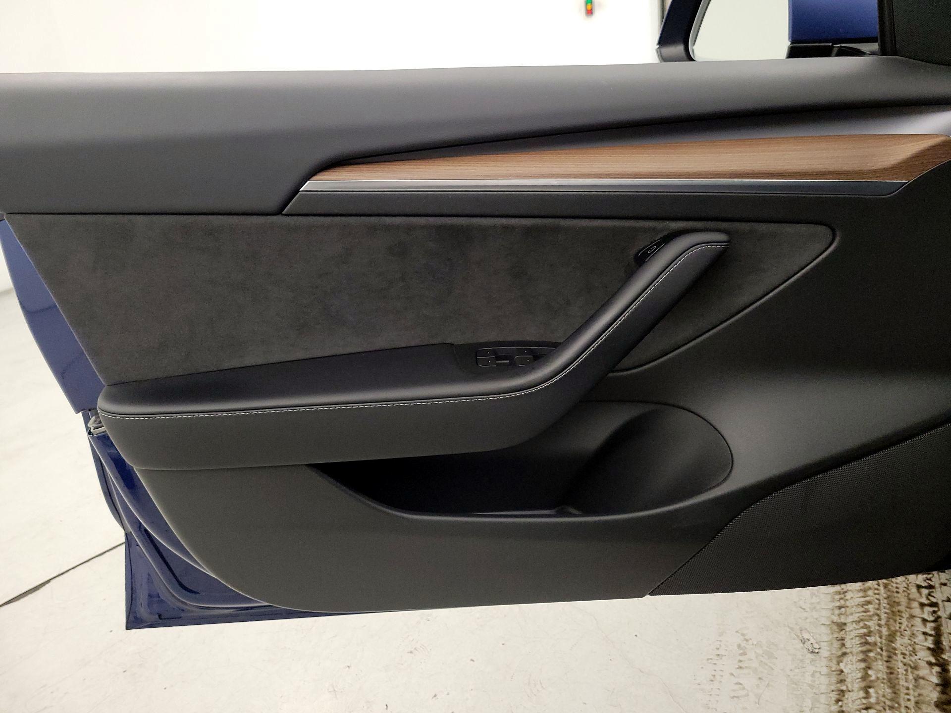 Thumbnail: 2022 Tesla Model 3 - 12