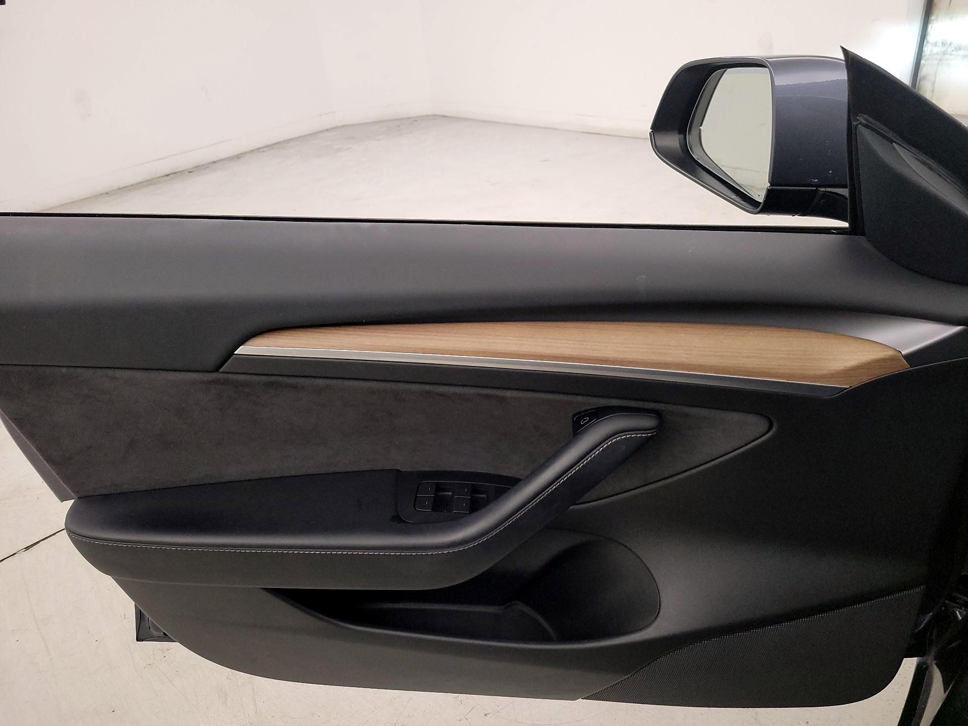 Thumbnail: 2021 Tesla Model 3 - 12