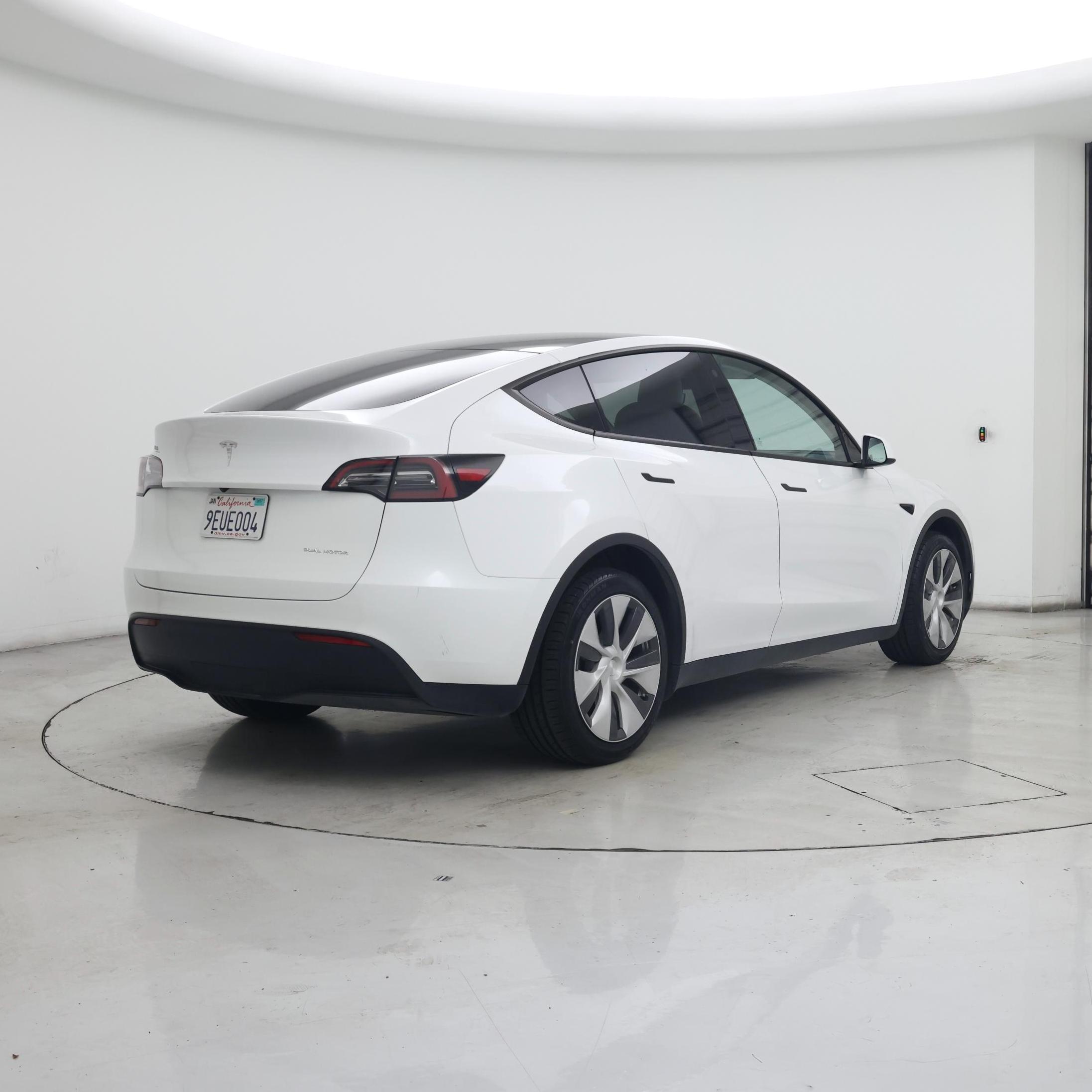 Thumbnail: 2023 Tesla Model Y - 8