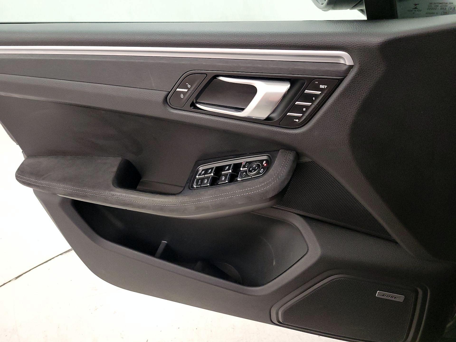 Thumbnail: 2018 Porsche Macan - 12