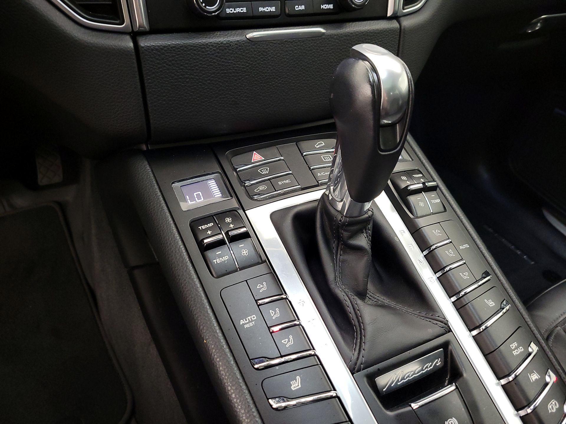 Thumbnail: 2018 Porsche Macan - 15