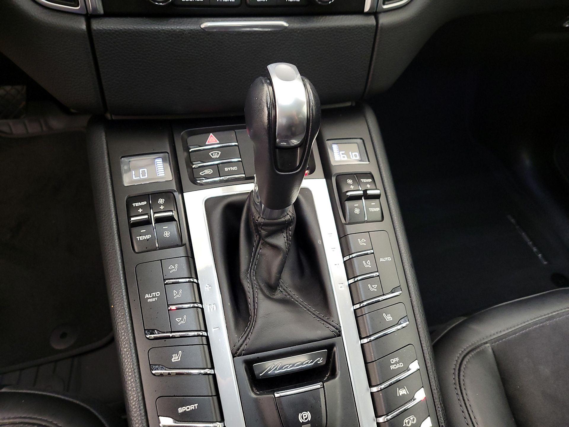 Thumbnail: 2018 Porsche Macan - 16