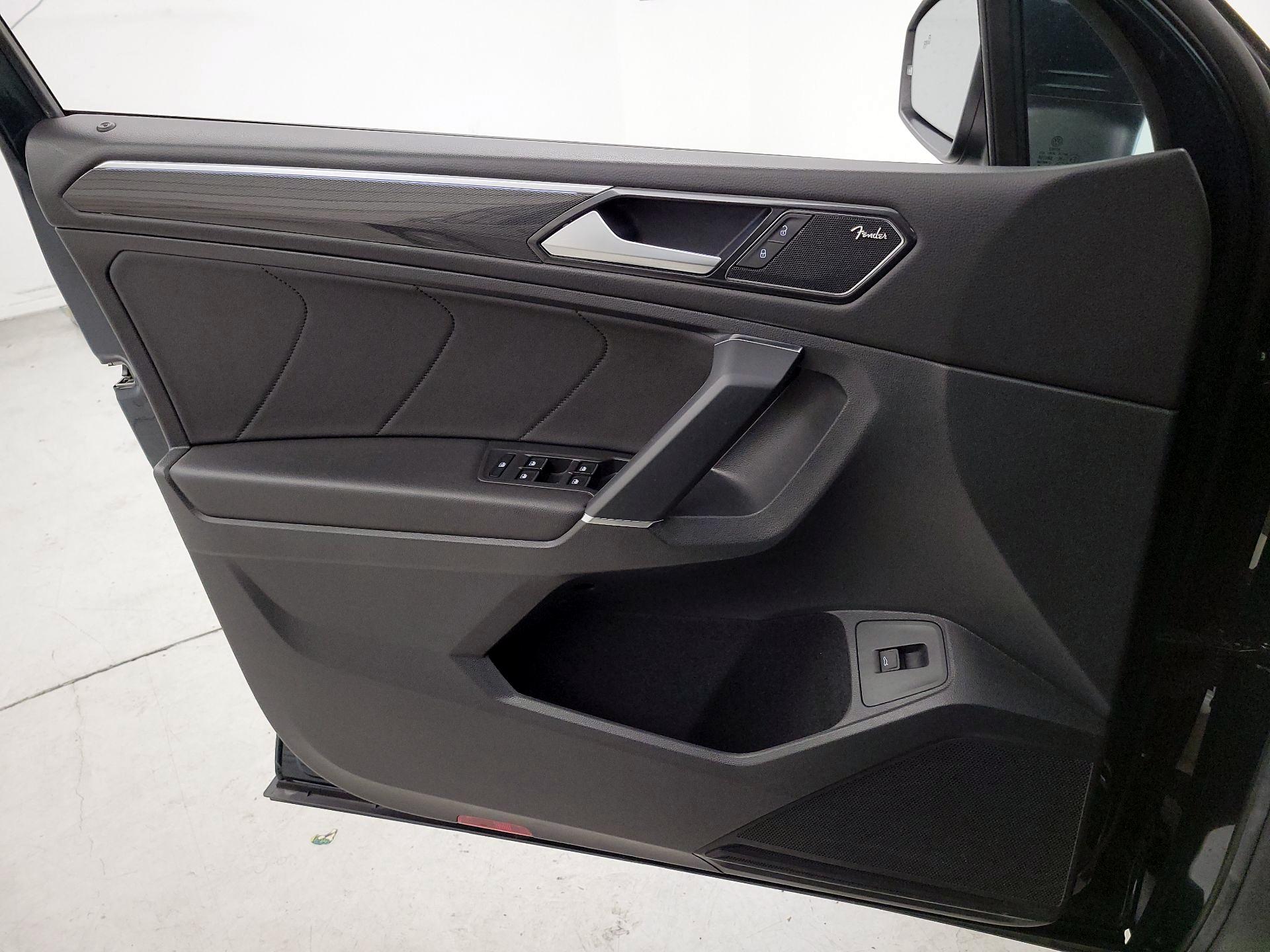 Thumbnail: 2018 Volkswagen Tiguan - 12