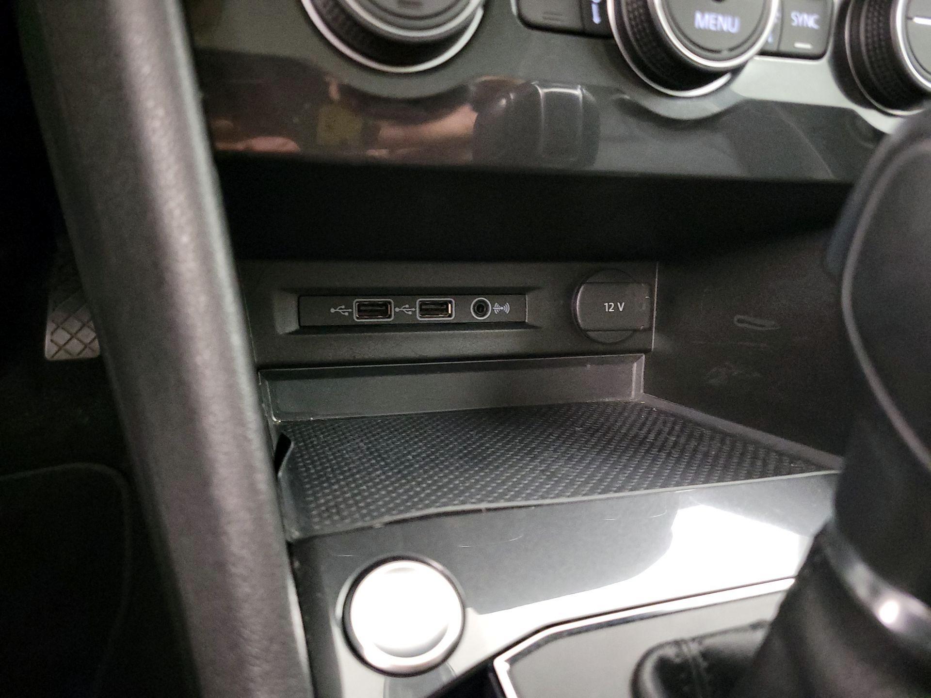 Thumbnail: 2018 Volkswagen Tiguan - 18