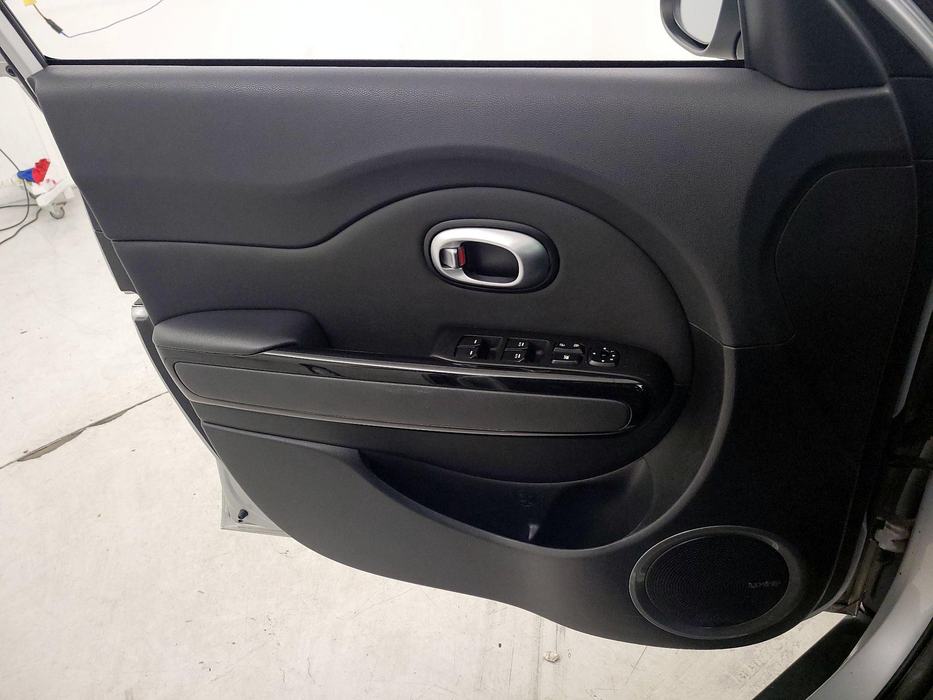 Thumbnail: 2015 Kia Soul - 12