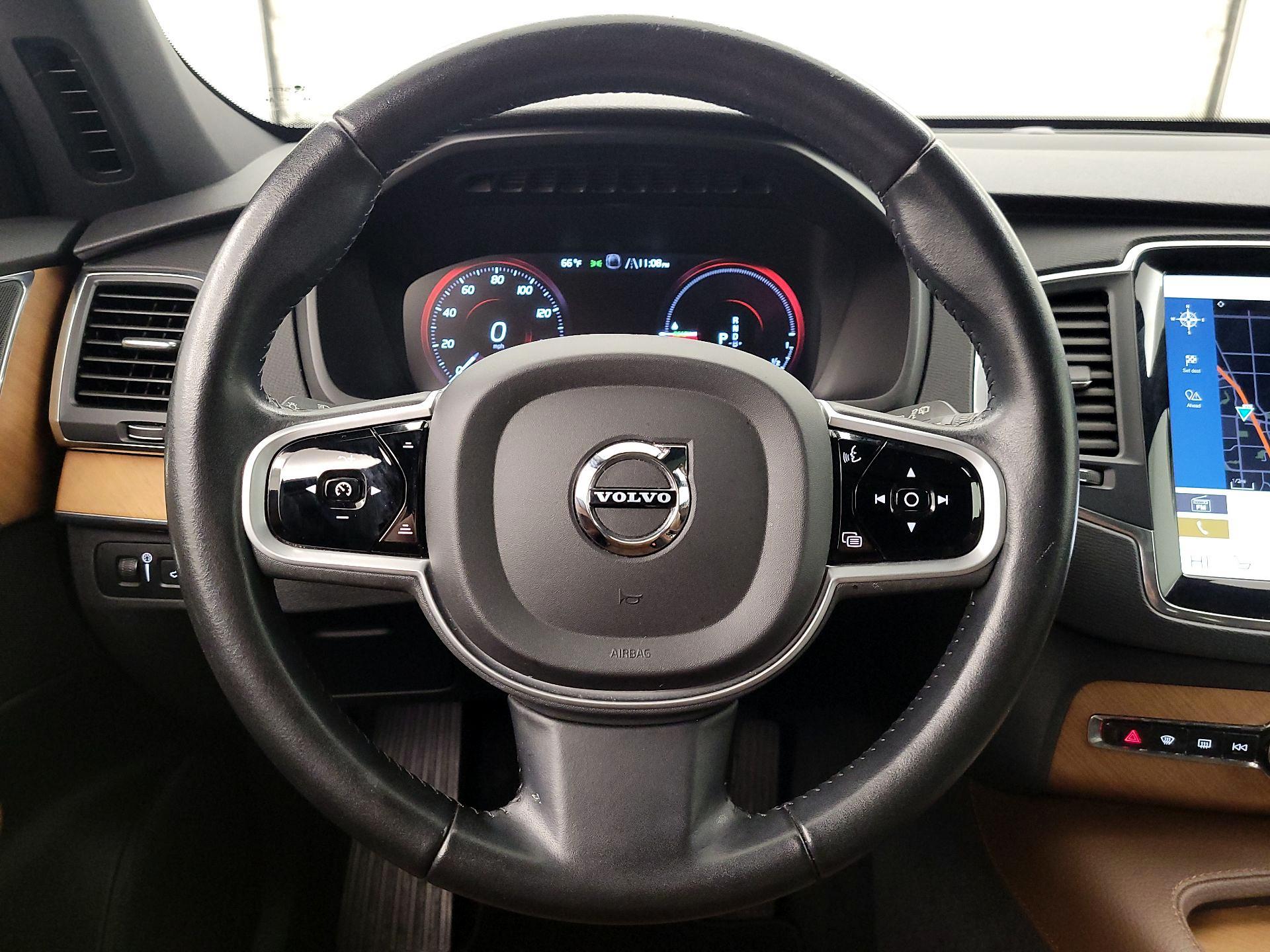 Thumbnail: 2021 Volvo XC90 - 10