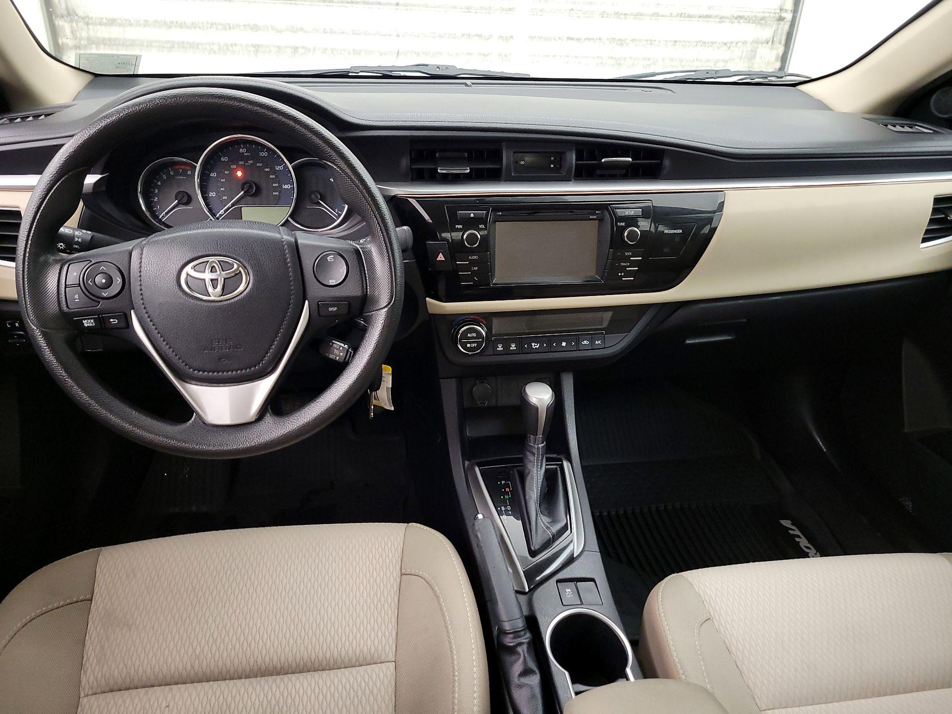 Thumbnail: 2015 Toyota Corolla - 9