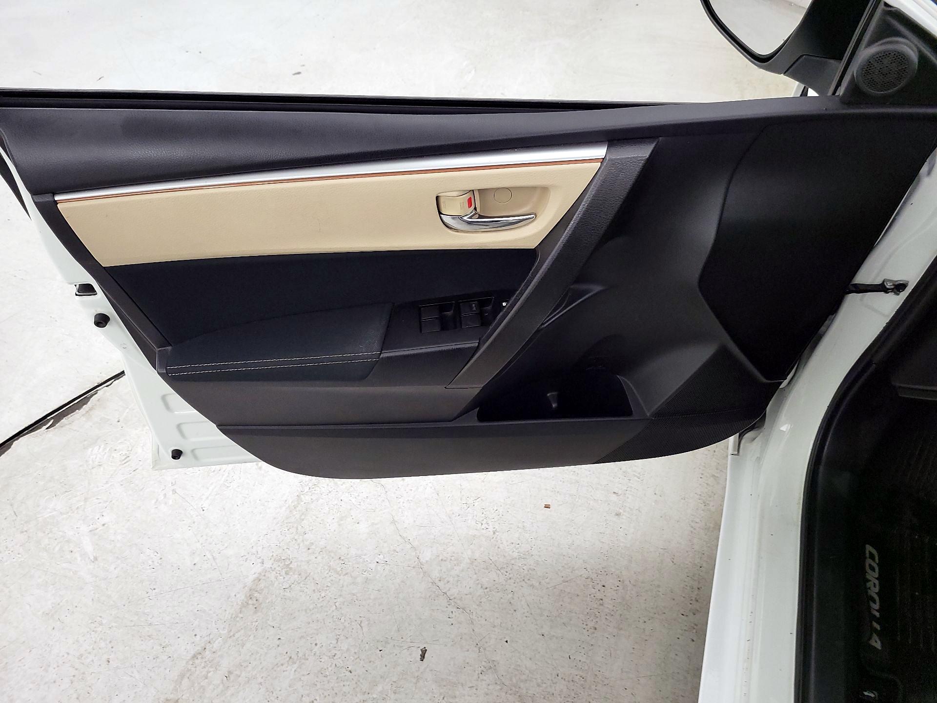 Thumbnail: 2015 Toyota Corolla - 12