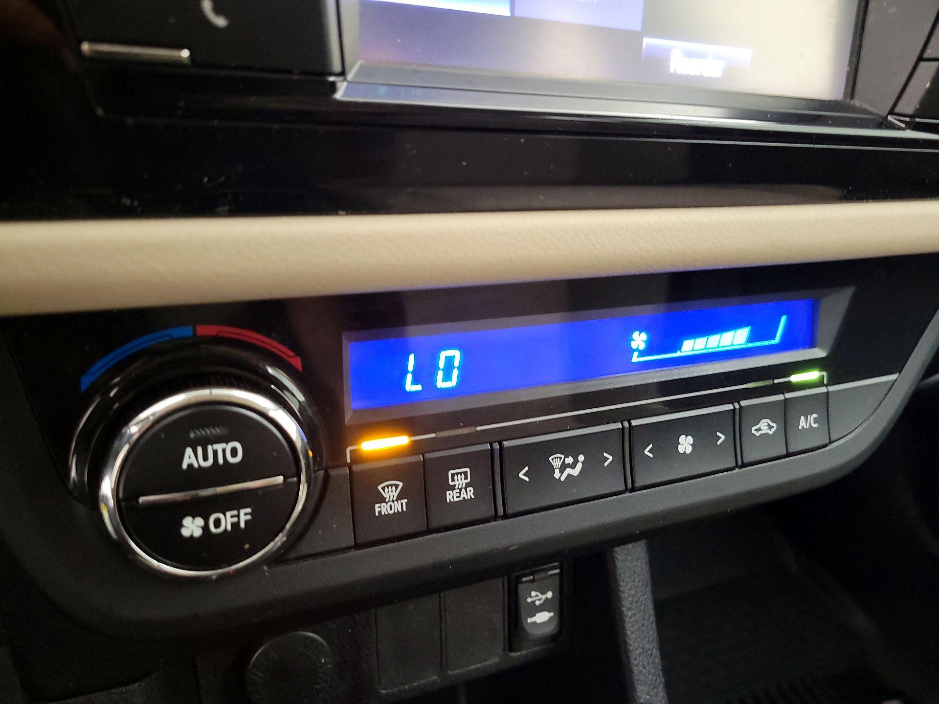 Thumbnail: 2015 Toyota Corolla - 15