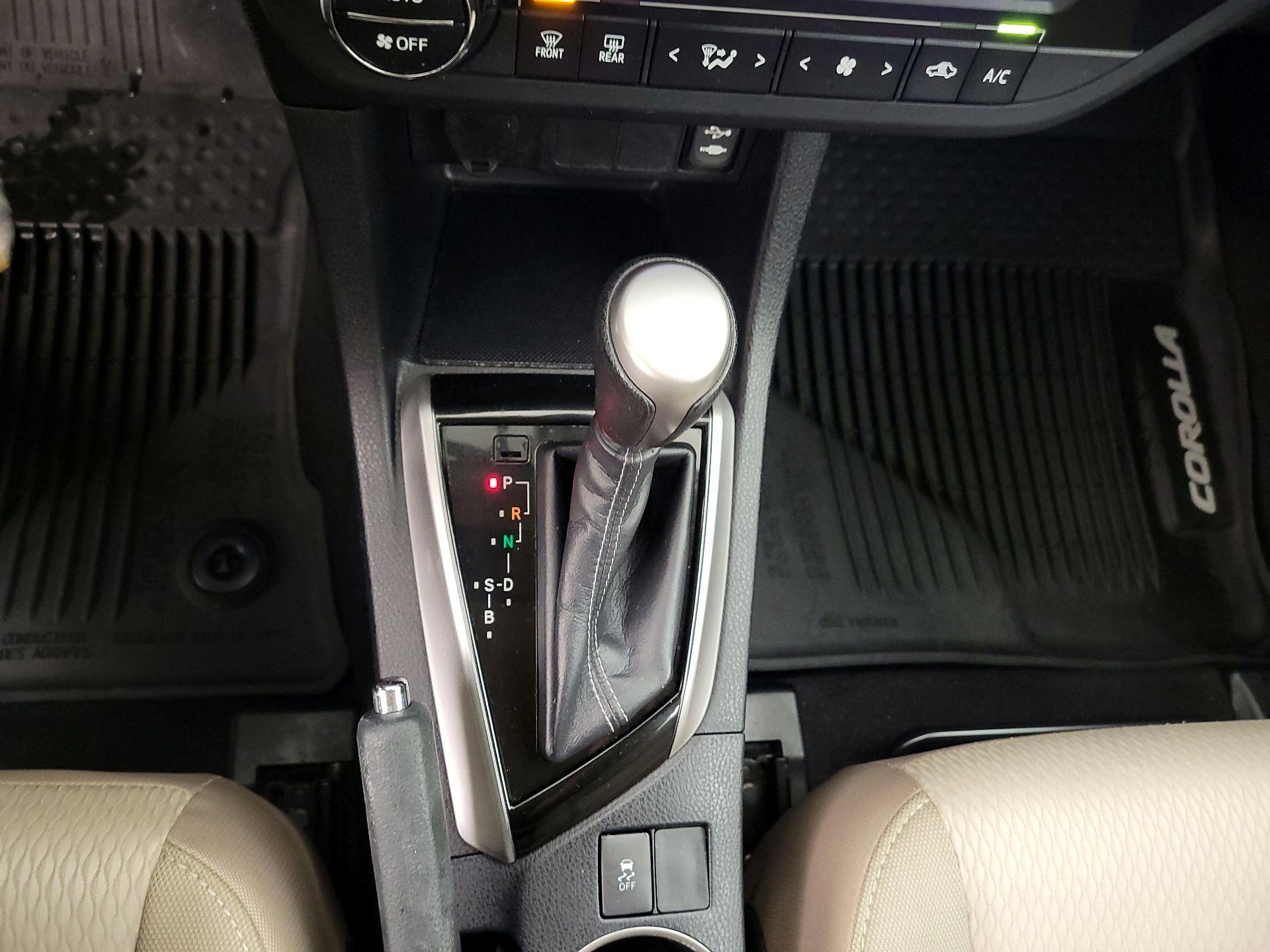 Thumbnail: 2015 Toyota Corolla - 16