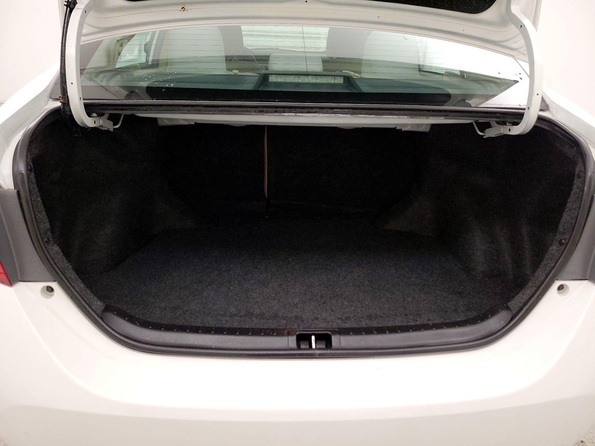 Thumbnail: 2015 Toyota Corolla - 18