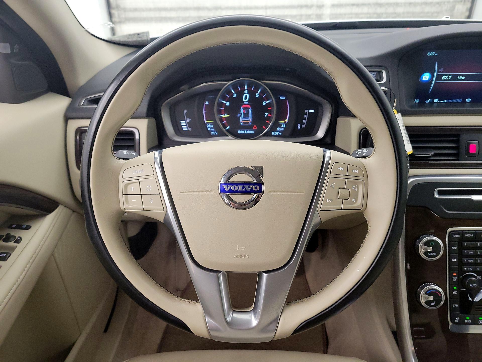 Thumbnail: 2015 Volvo XC70 - 10