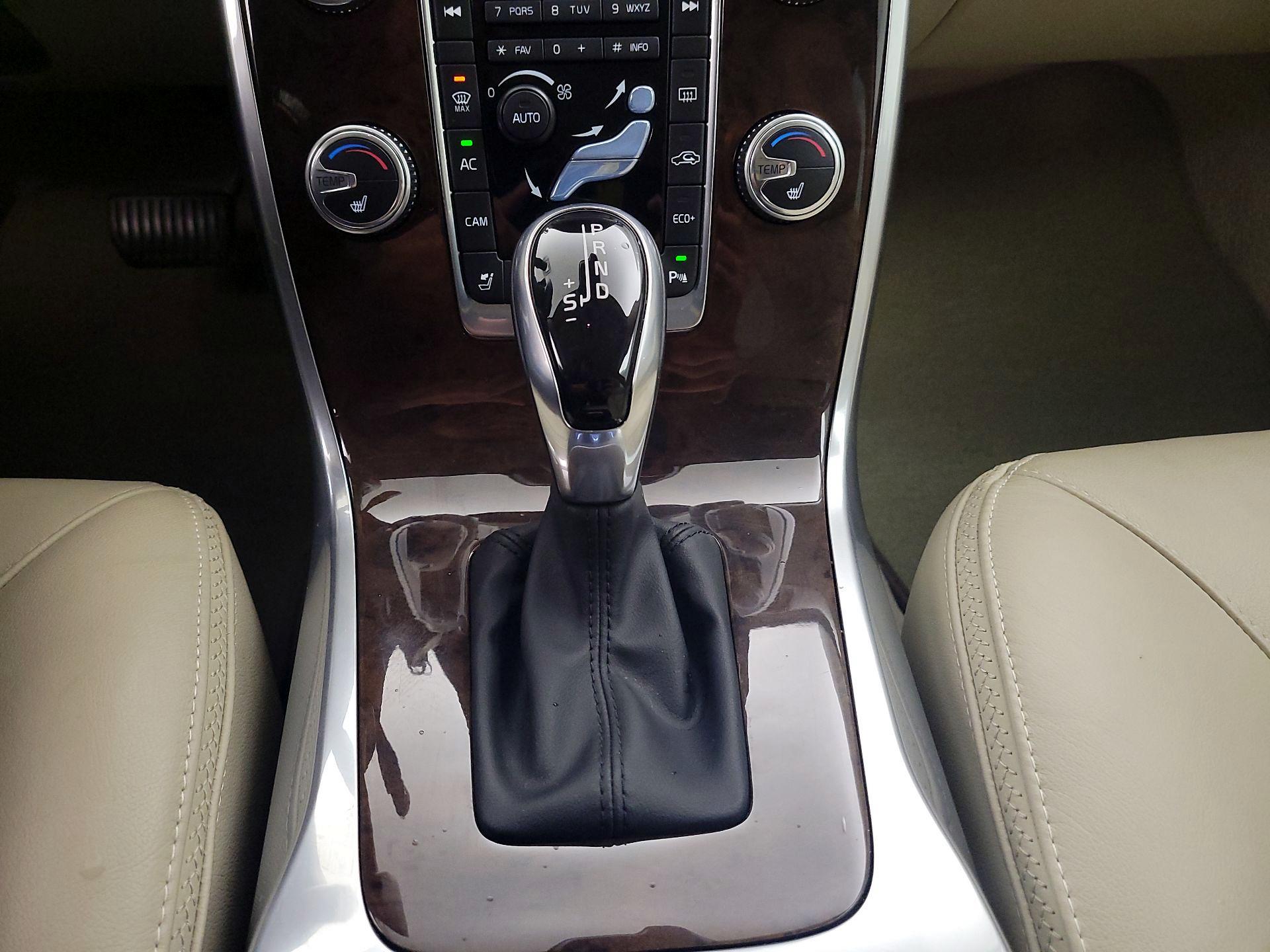 Thumbnail: 2015 Volvo XC70 - 17