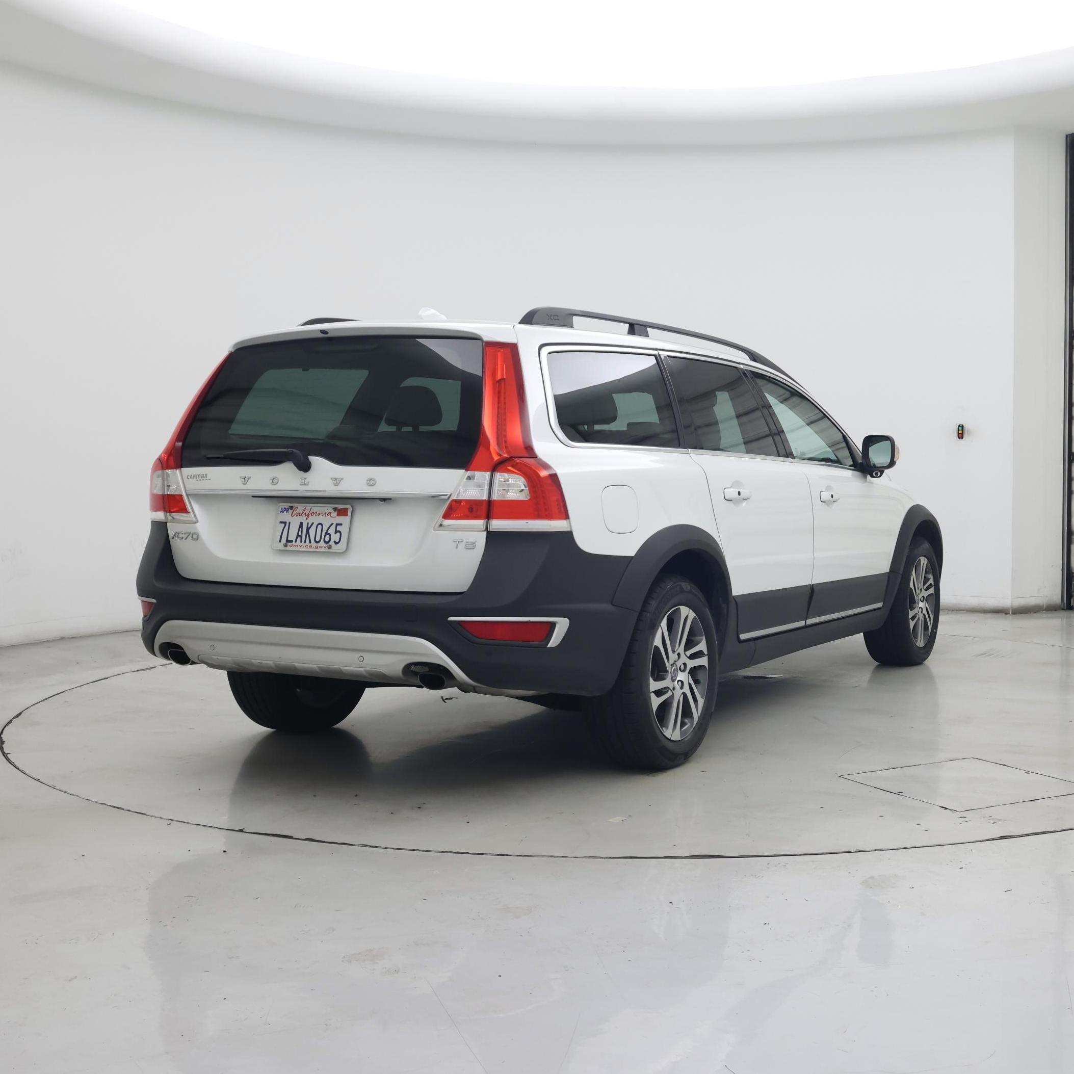Thumbnail: 2015 Volvo XC70 - 8