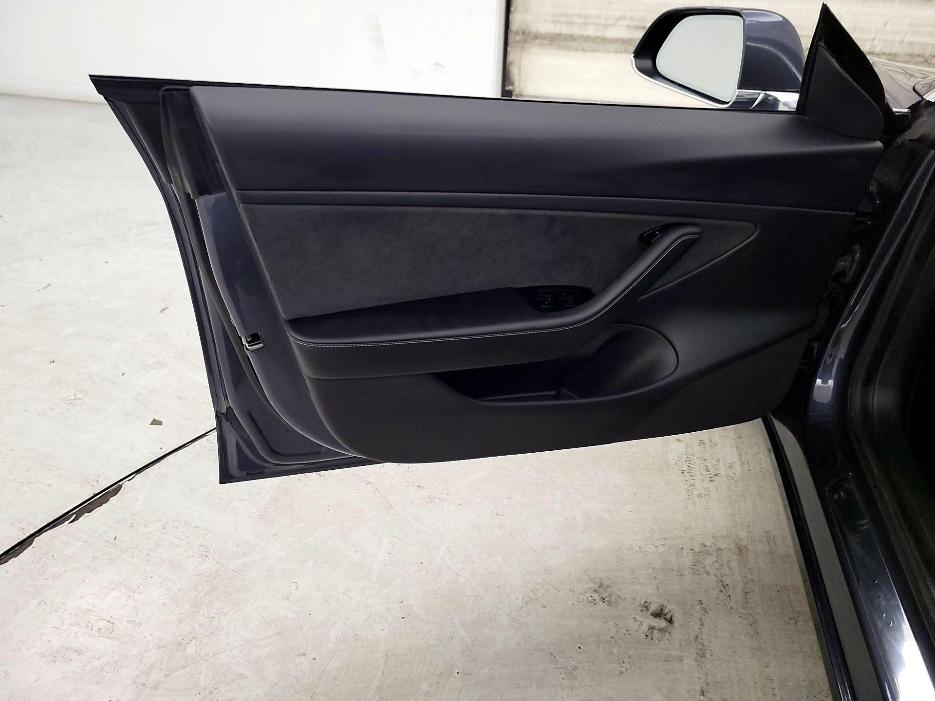 Thumbnail: 2020 Tesla Model 3 - 12