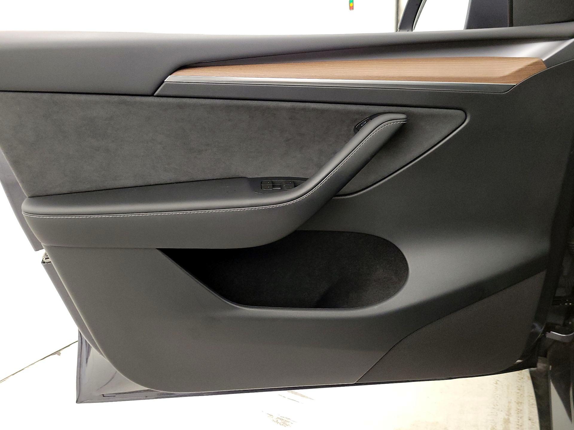 Thumbnail: 2023 Tesla Model Y - 12