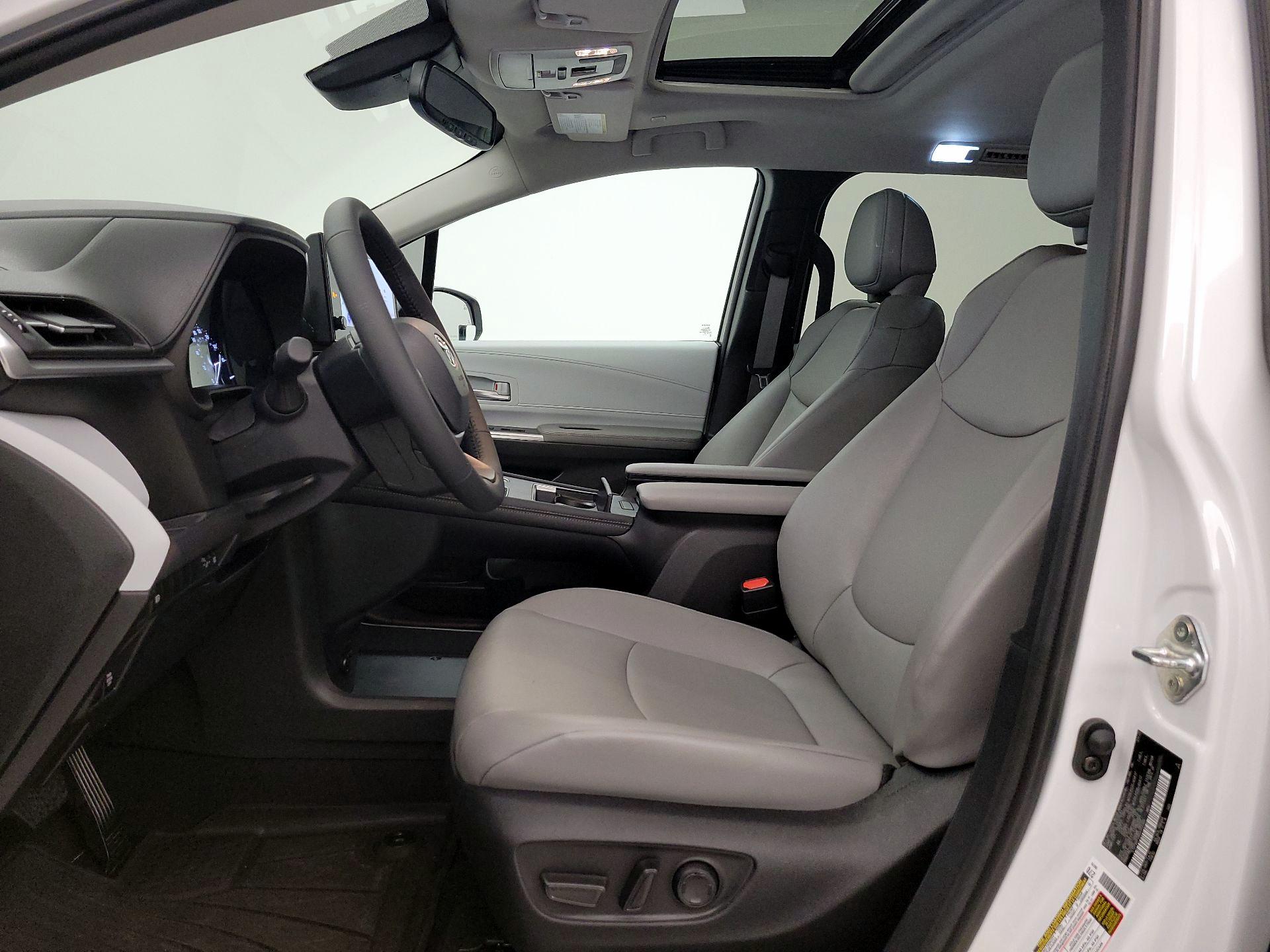 Thumbnail: 2025 Toyota Sienna - 9