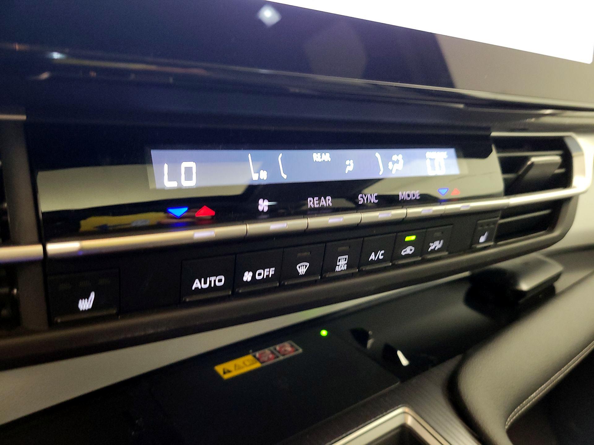 Thumbnail: 2025 Toyota Sienna - 14