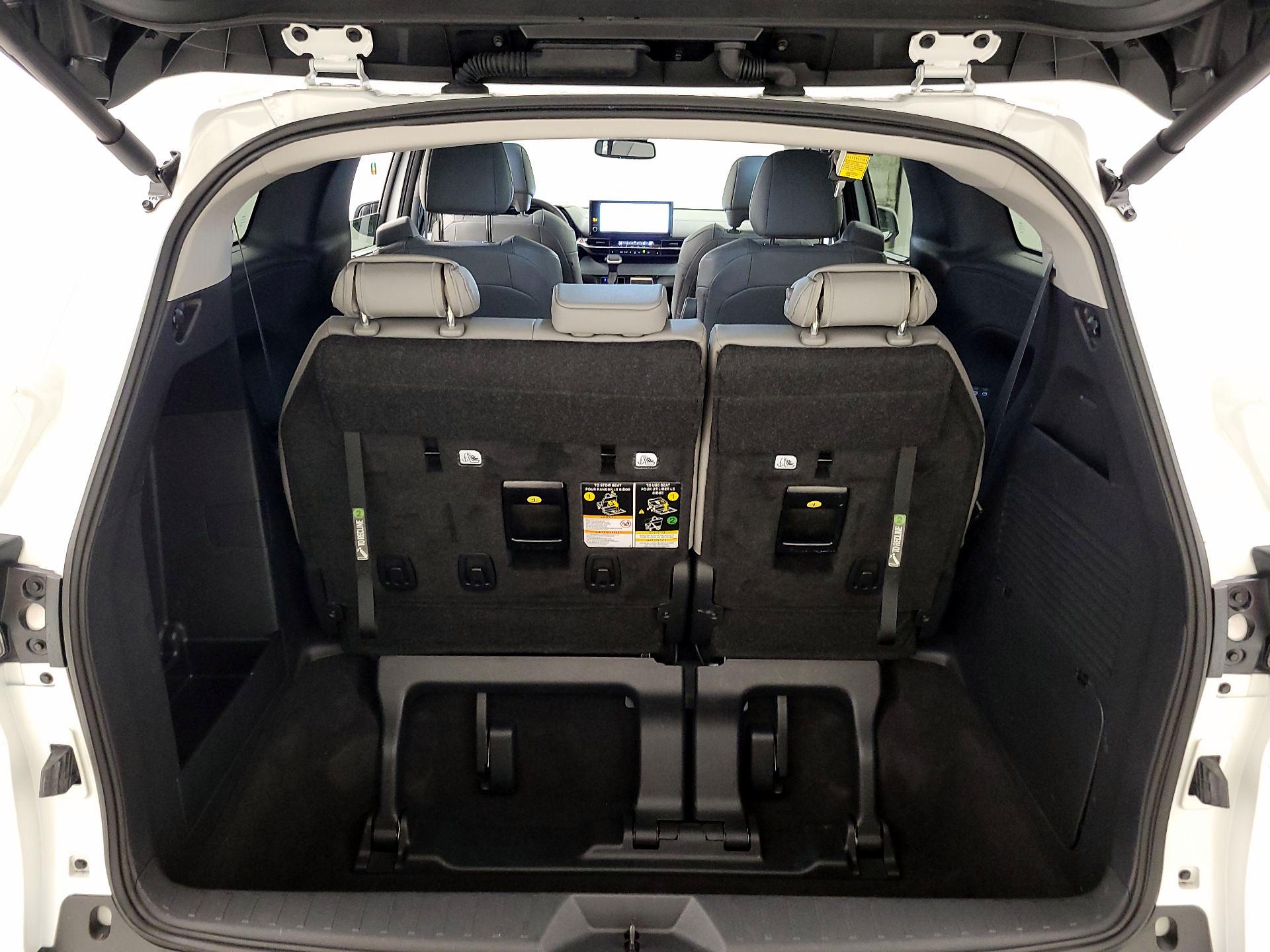 Thumbnail: 2025 Toyota Sienna - 18