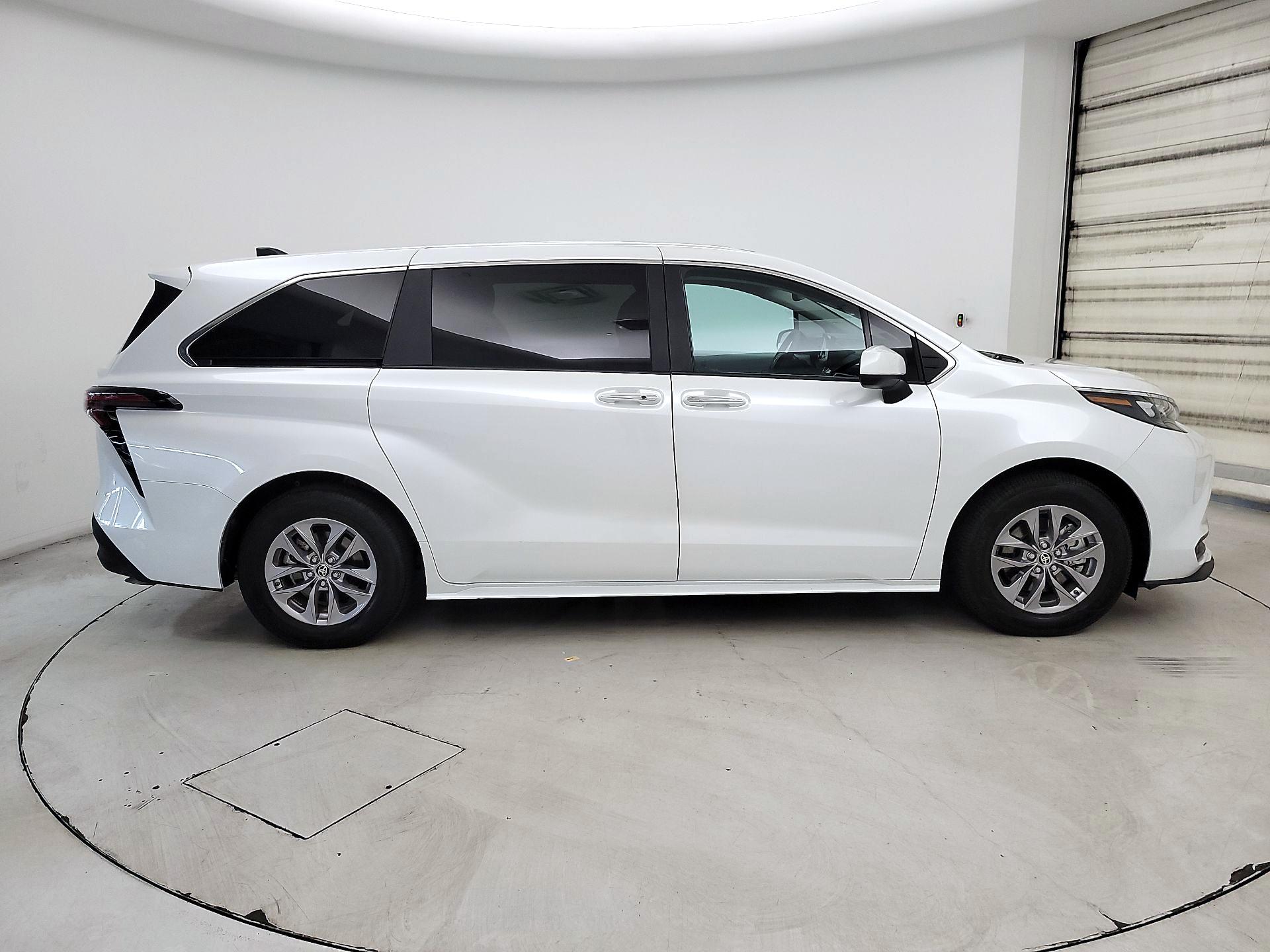 Thumbnail: 2025 Toyota Sienna - 4