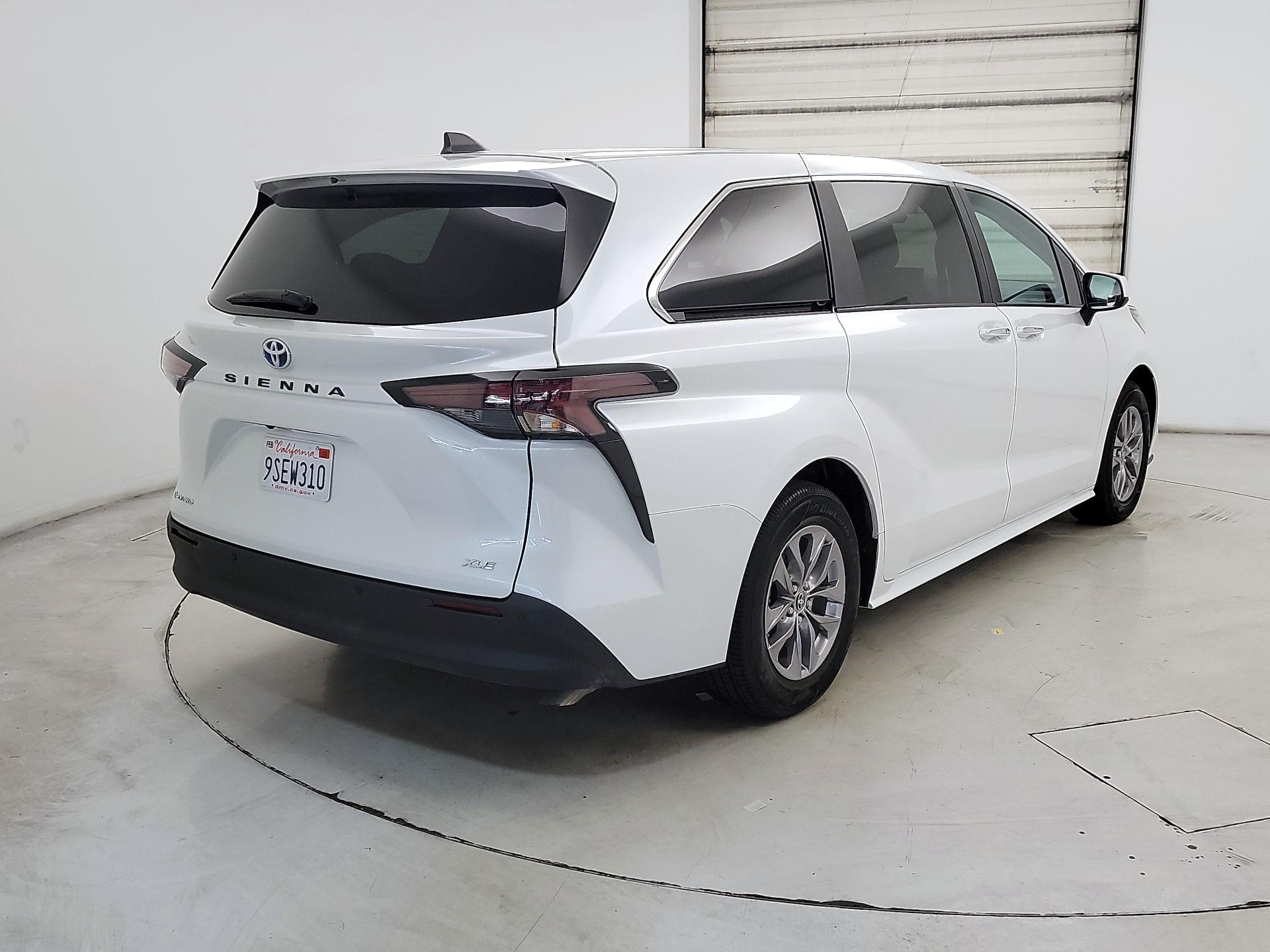 Thumbnail: 2025 Toyota Sienna - 5