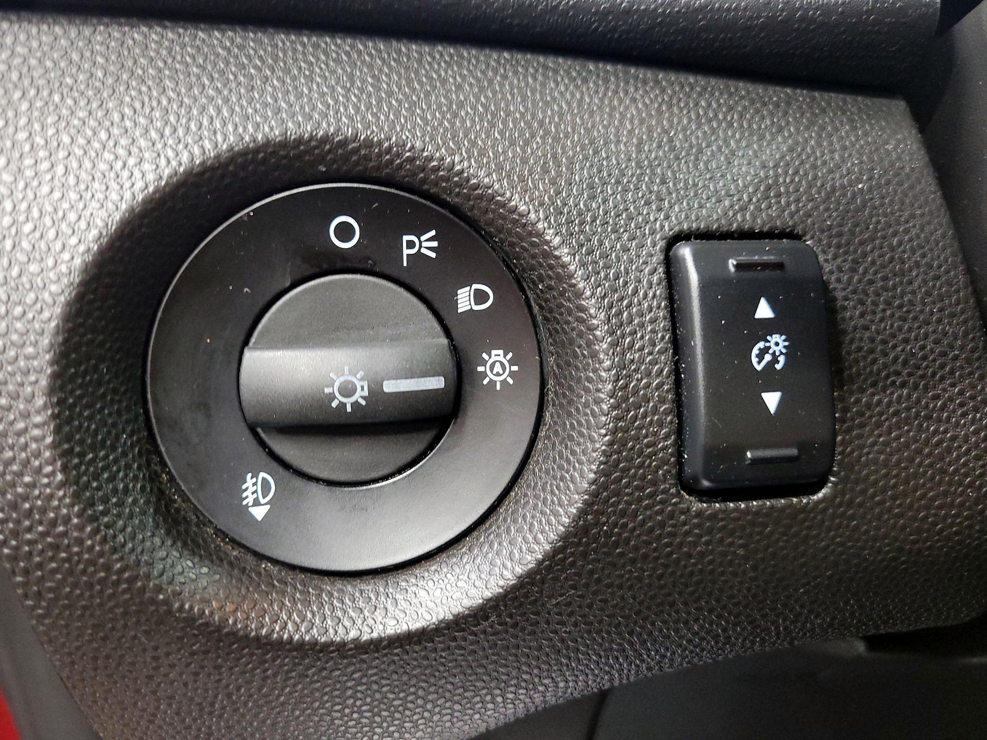 Thumbnail: 2015 Ford Fiesta - 13