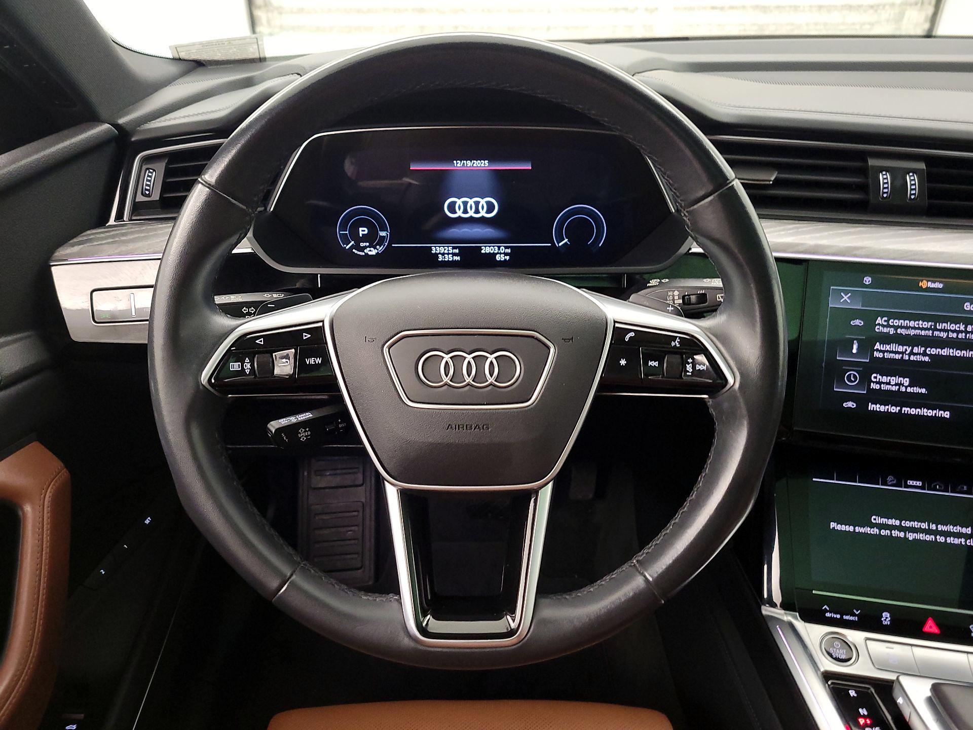 Thumbnail: 2023 Audi e-tron - 10