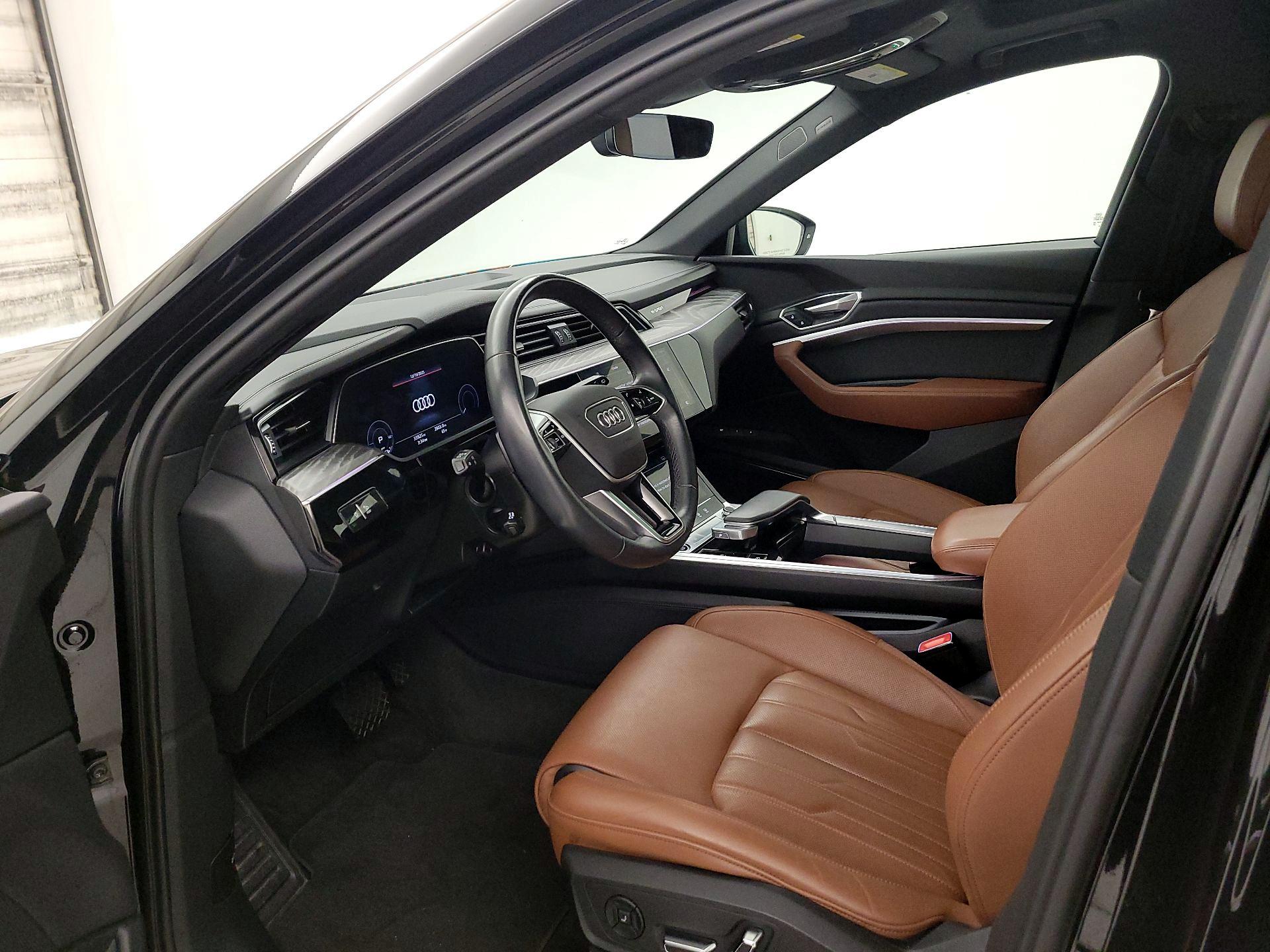 Thumbnail: 2023 Audi e-tron - 11