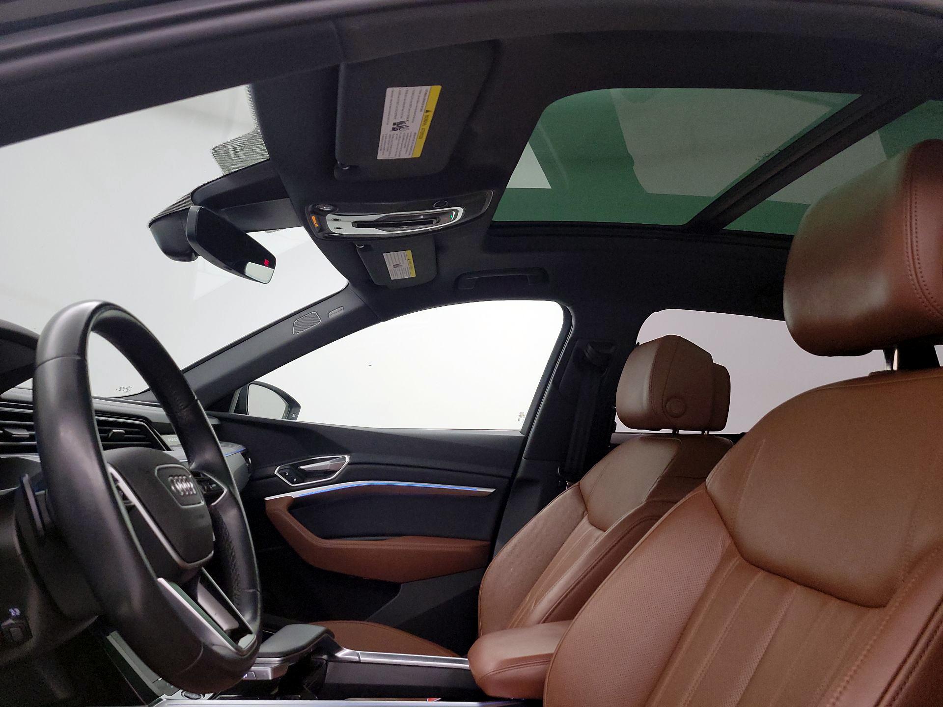 Thumbnail: 2023 Audi e-tron - 18