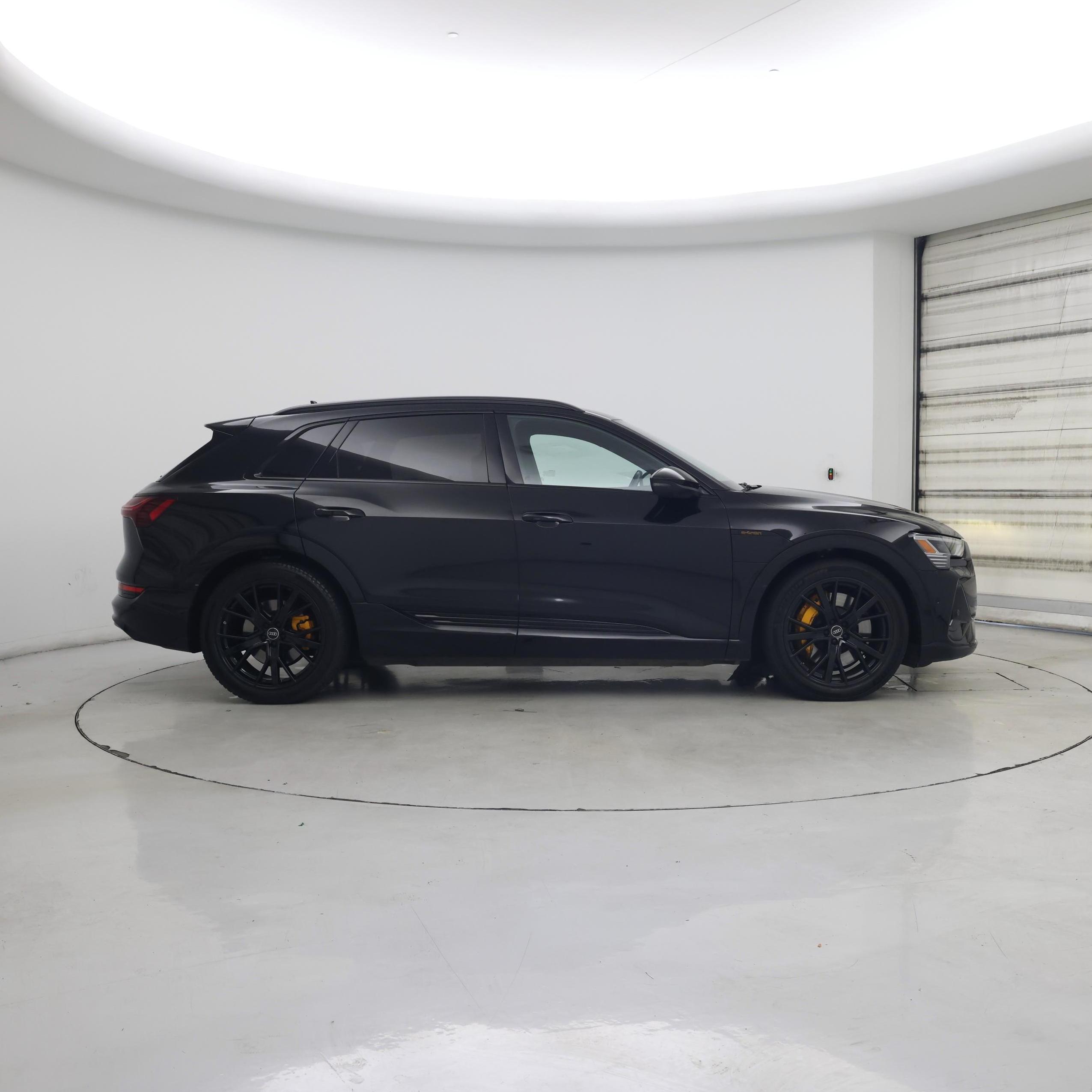 Thumbnail: 2023 Audi e-tron - 7